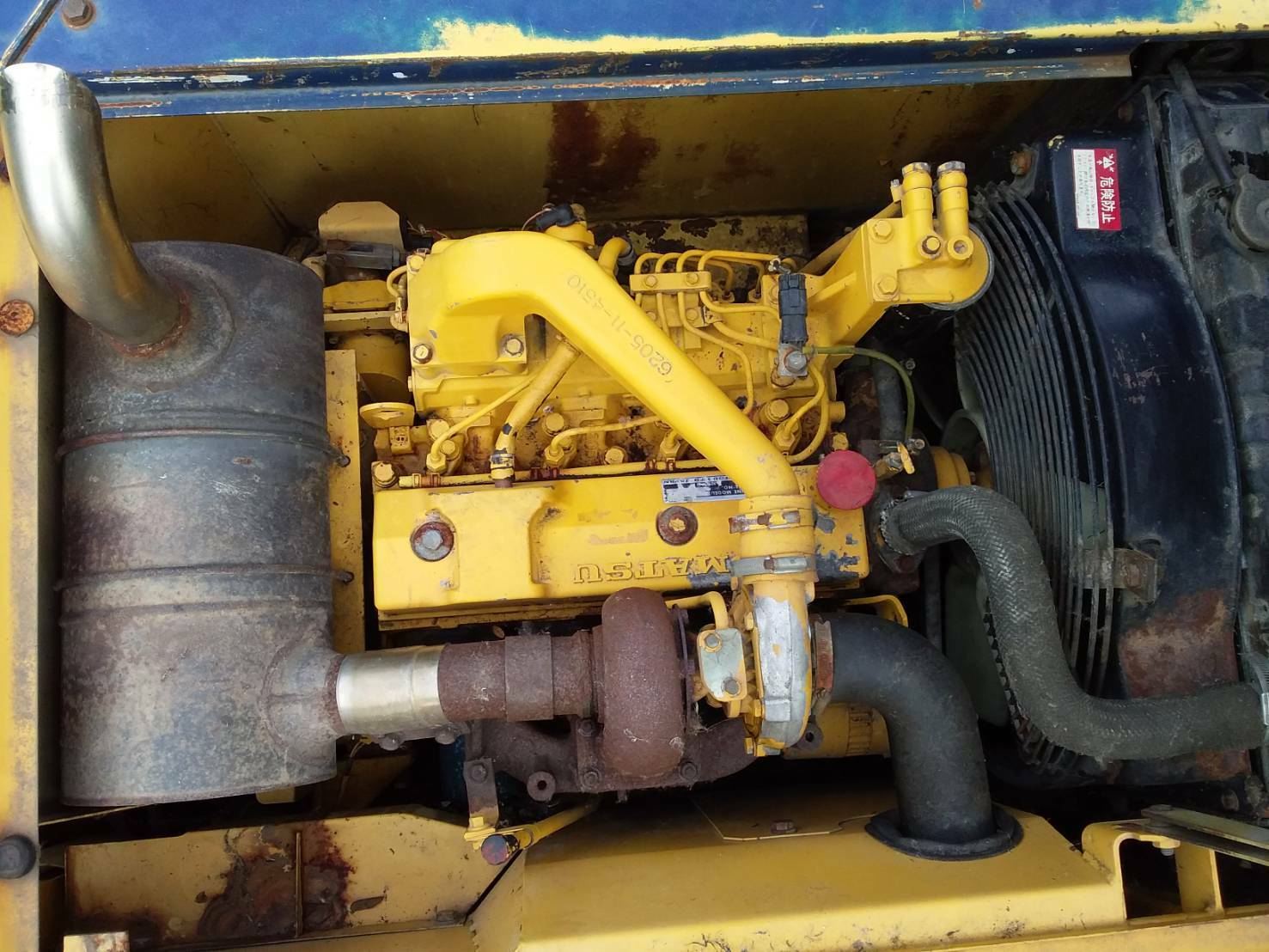 ต้องการขายรถขุดยี่ห้อkomatsu-pc100-5รถนอกนำเข้าจากญี่ปุ่น