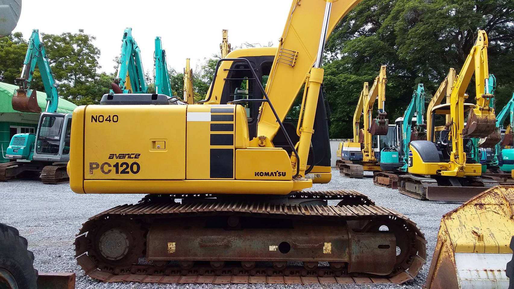 ต้องการขายรถขุดยี่ห้อkomatsu-pc120-6รถนอกนำเข้าจากญี่ปุ่น