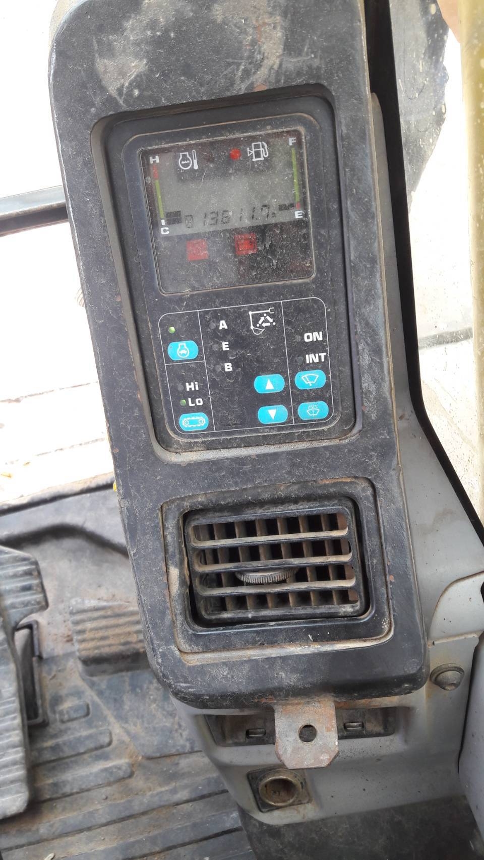 ขายด่วนKOMATSU PC200 ช่วงล่างเต็มระบบดี