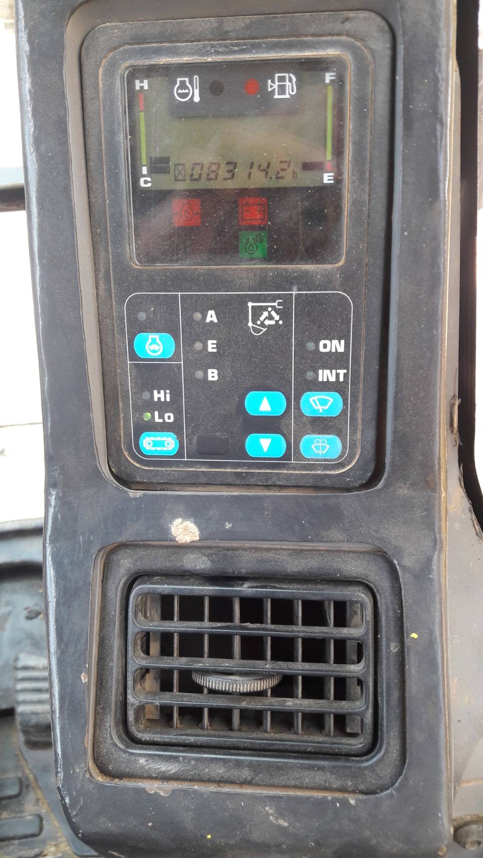ขายด่วนKOMATSU PC200 ช่วงล่างเต็มระบบดีเอวแน่นสภาพสวย ปั้ม ดี แรง เร็ว เอวแน่น แห้งดี ช่วงล่างเต็ม เ
