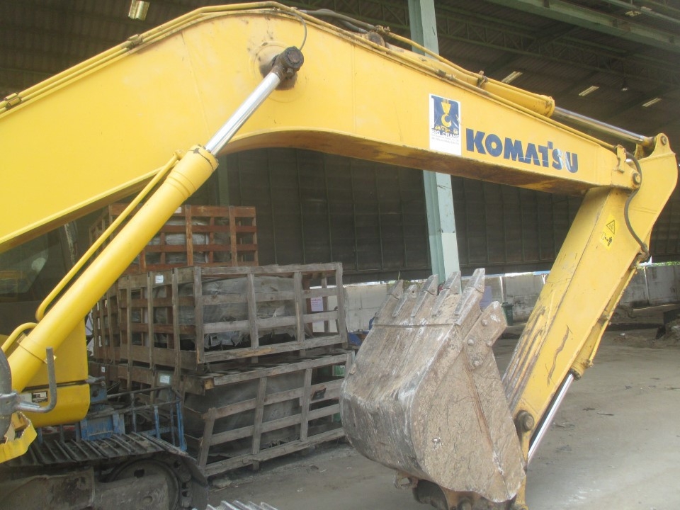 ขายด่วนKOMATSU PC200 ช่วงล่างเต็มระบบดีสภาพสวย ขายด่วนKOMATSU PC200 ช่วงล่างเต็มระบบดีสภาพสวย