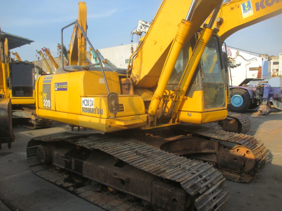 ขายด่วนKOMATSU PC200 ช่วงล่างเต็มระบบดีเอวแน่นสภาพสวย ปั้ม ดี แรง เร็ว เอวแน่น แห้งดี ช่วงล่างเต็ม เ