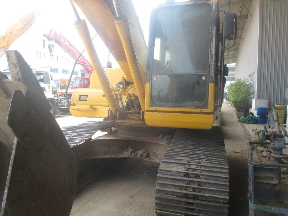 ขายด่วนKOMATSU PC200 ช่วงล่างเต็มระบบดีสภาพสวย ขายด่วนKOMATSU PC200 ช่วงล่างเต็มระบบดีสภาพสวย