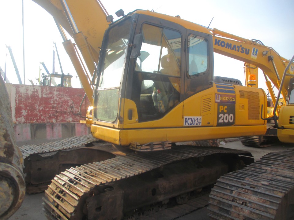 ขายด่วนKOMATSU PC200 ช่วงล่างเต็มระบบดีเอวแน่นสภาพสวย ปั้ม ดี แรง เร็ว เอวแน่น แห้งดี ช่วงล่างเต็ม เ