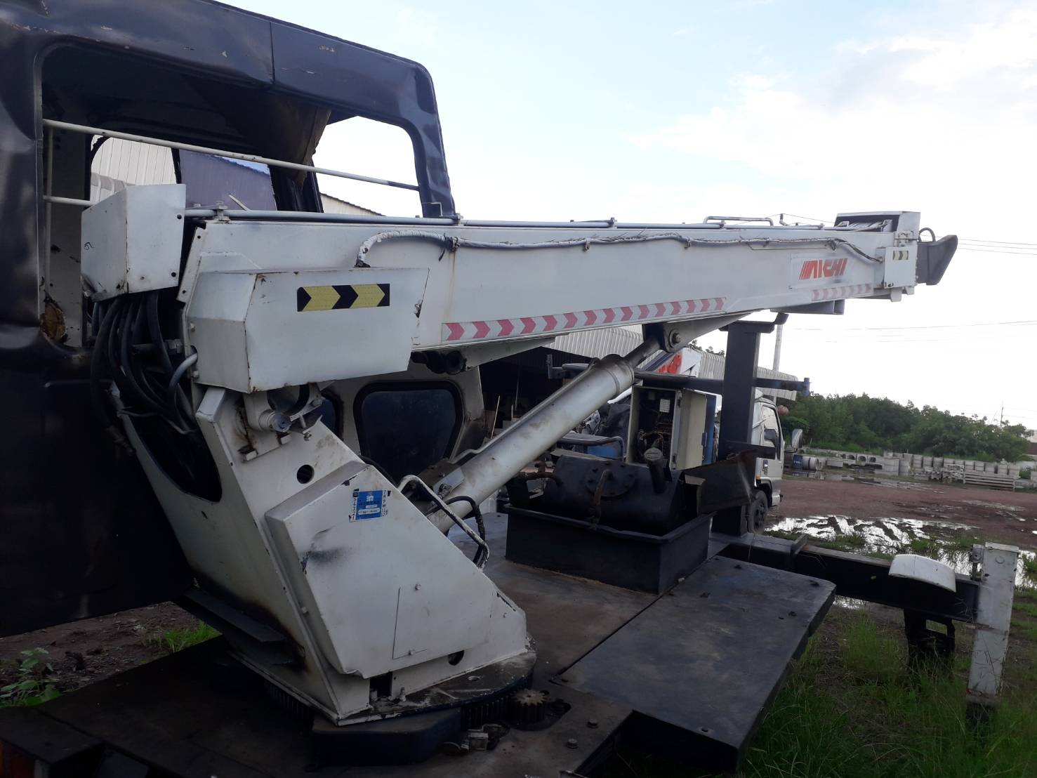 ขาย เครน ยี่ห้อAICHI  100,000 บาท สนใจติดต่อคุณรุ่งโรจน์ 087-8917971