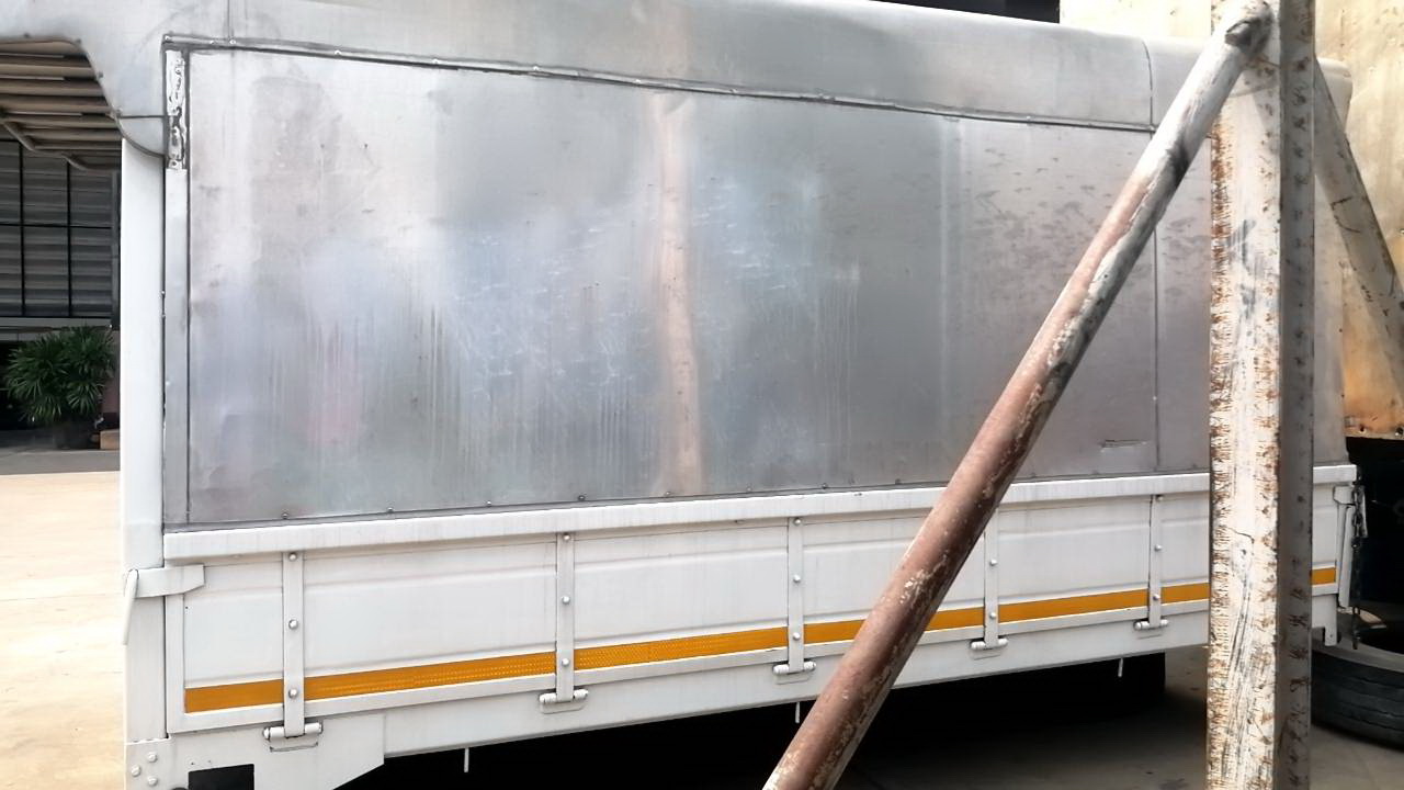 ขายกระบะรถบรรทุก 4 ล้อ มีตู้ปีเนียม