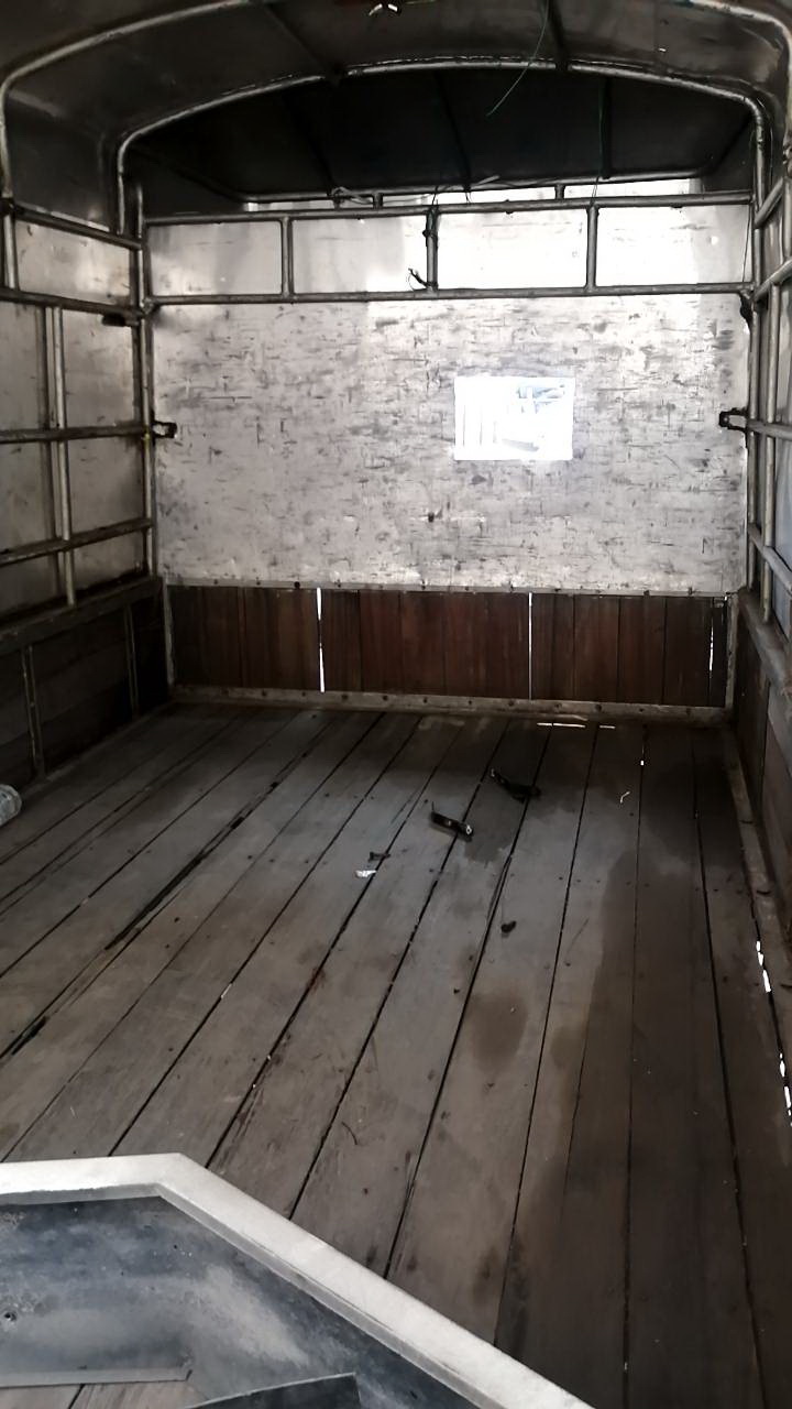 ขายกระบะรถบรรทุก 4 ล้อ มีตู้ปีเนียม