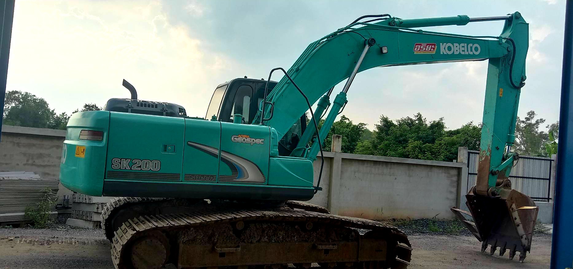 KOBELCO SK200-8 YN11 หล่อมาก