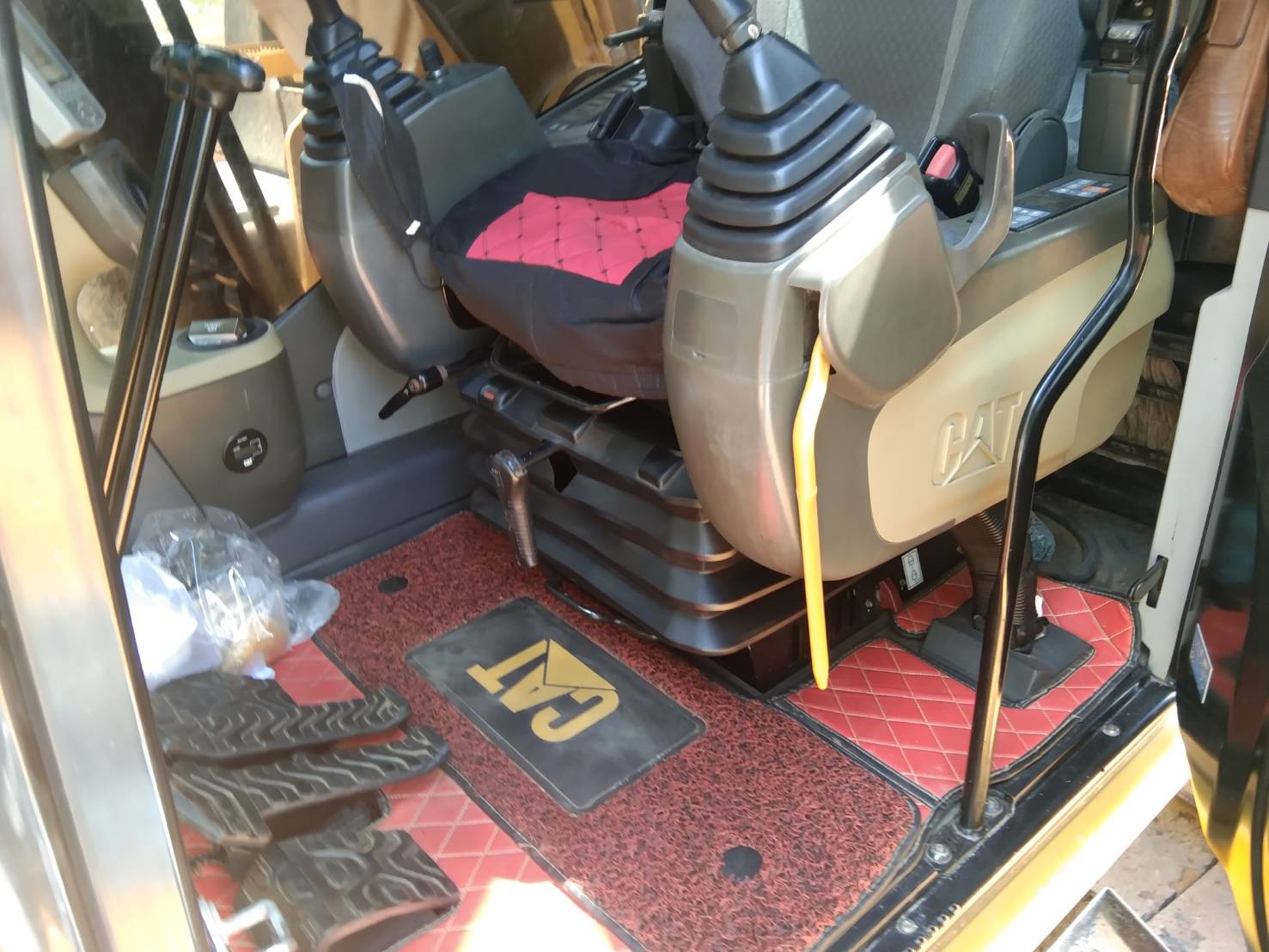 CAT320D2 (7,000 ชั่วโมง) CAT320D2 (7,000 ชั่วโมง)
