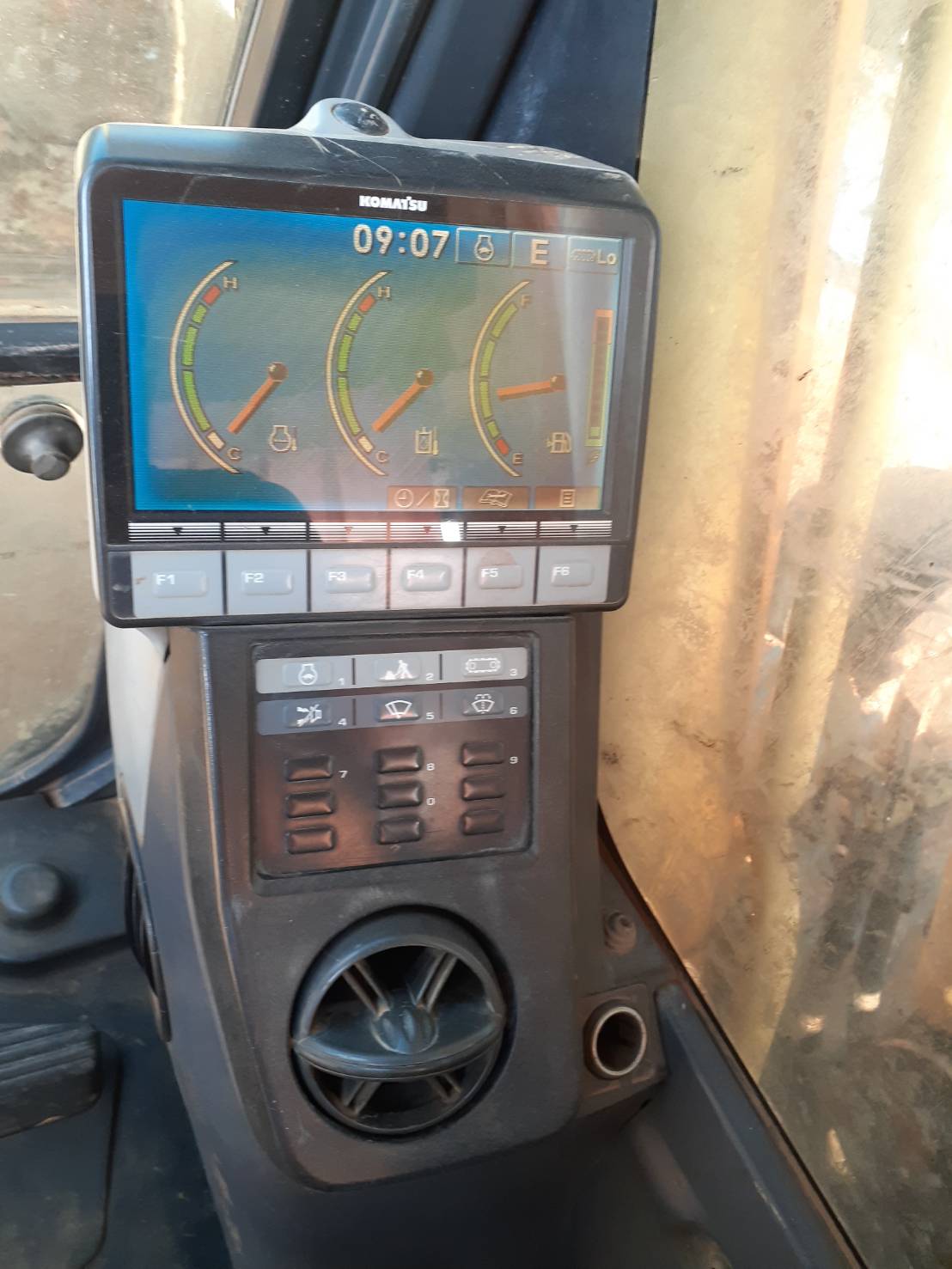 Komatsu pc200-8 พร้อมใช้งาน