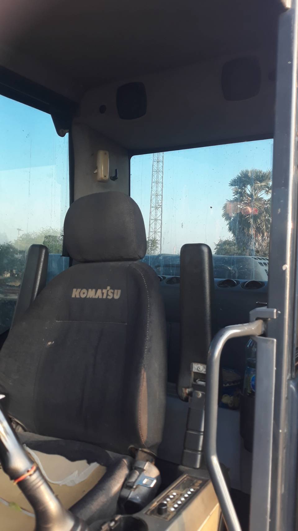 Komatsu pc200-8N1 พร้อมใช้งาน 13,000 ชั่วโมง