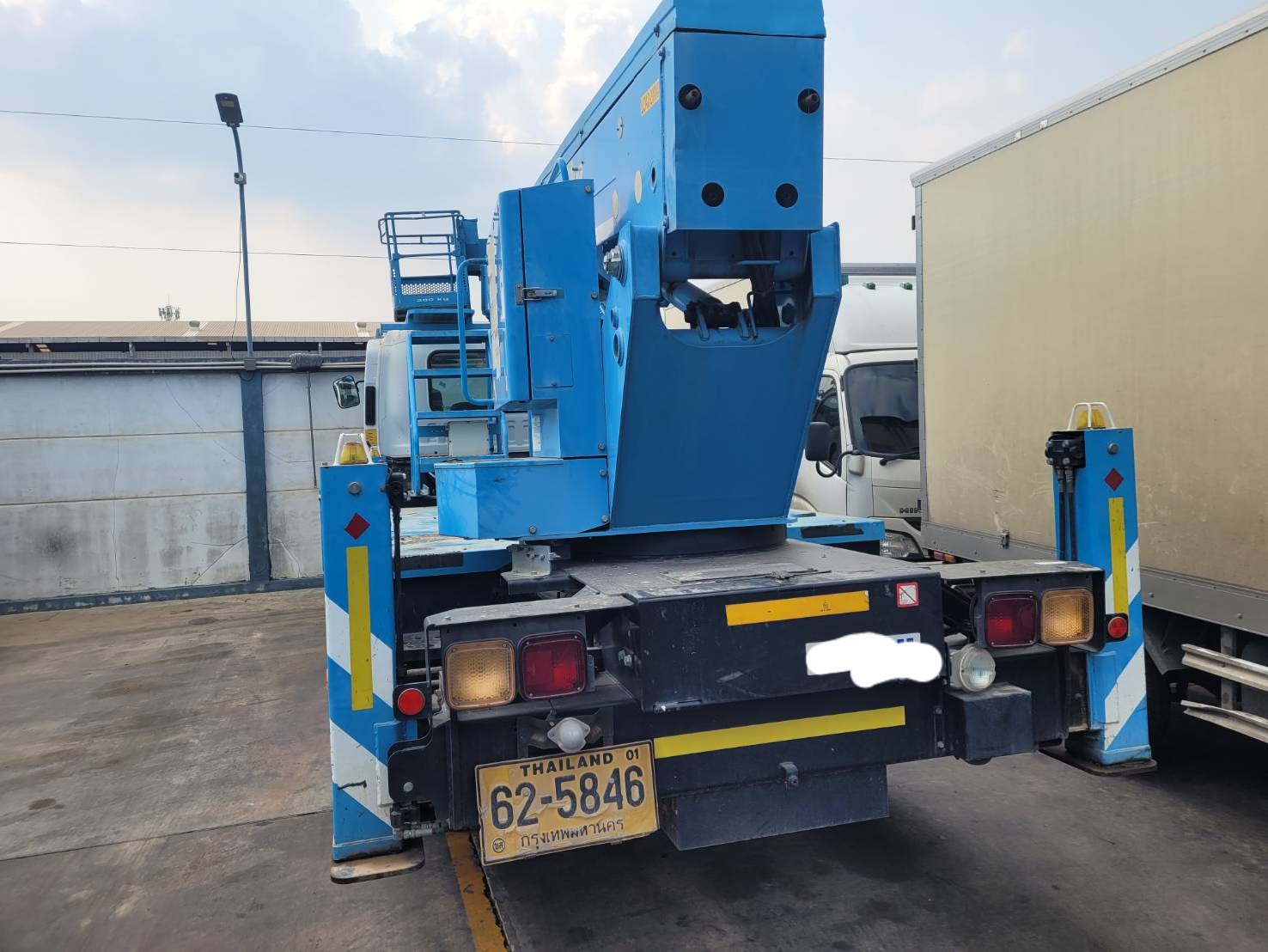 ISUZU 210 แรงรถกระเช้าสูง 27 เมตร