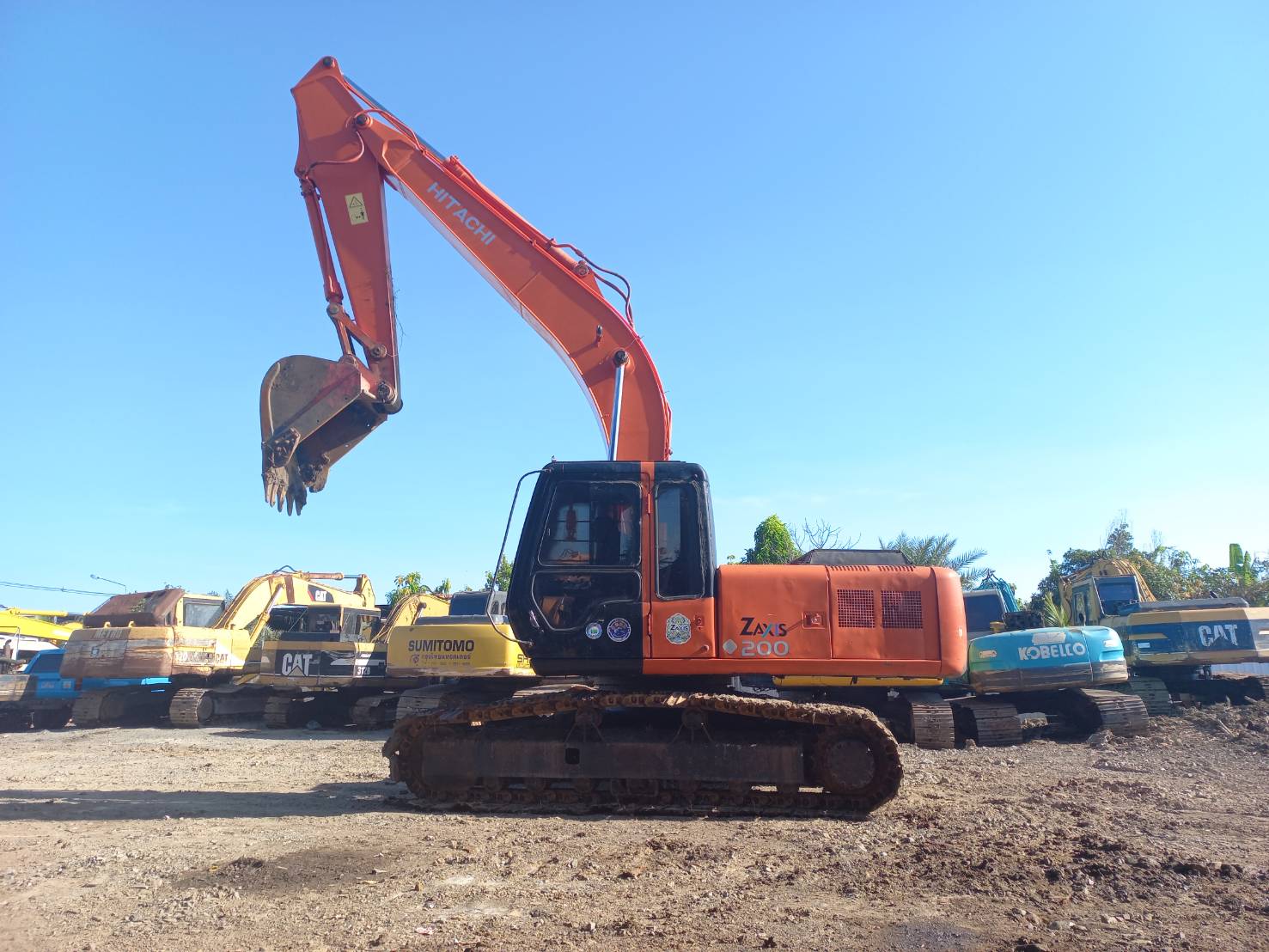 Hitachi Zx200-1 รถยอดนิยม สวยเทพ