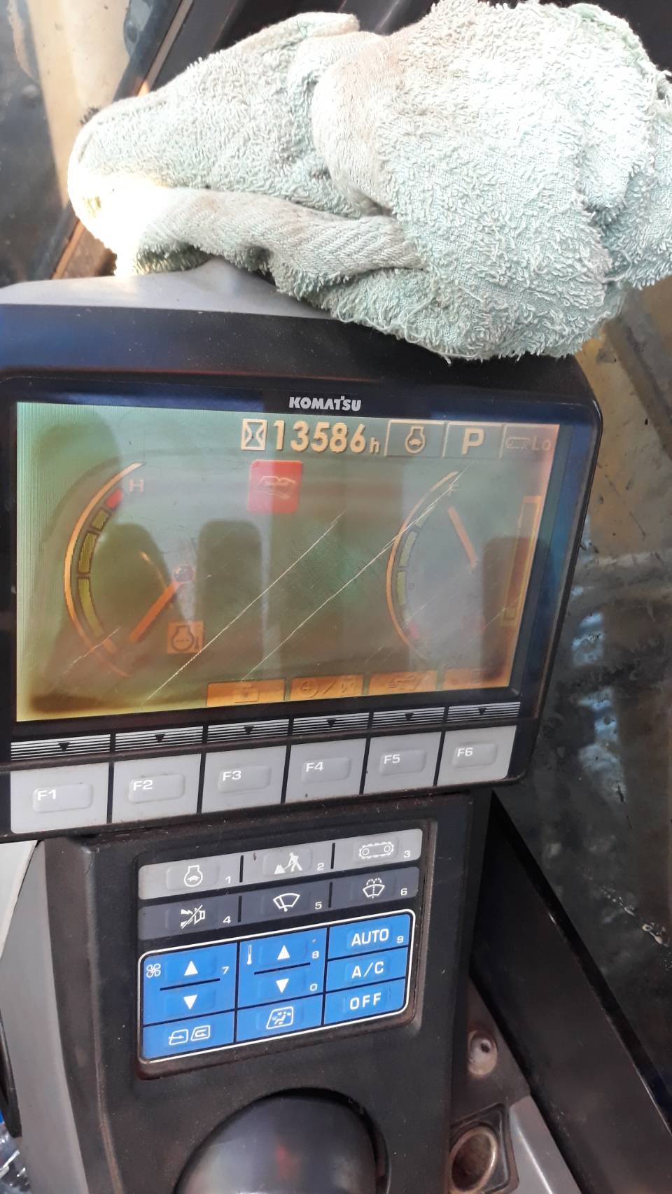 Komatsu pc200-8N1 พร้อมใช้งาน 13,000 ชั่วโมง