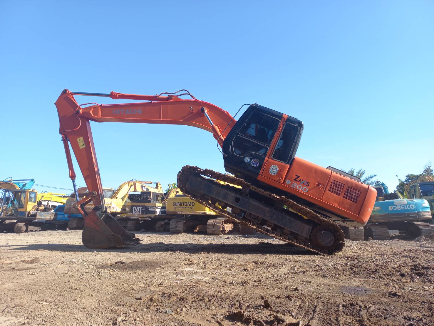 Hitachi Zx200-1 รถยอดนิยม สวยเทพ