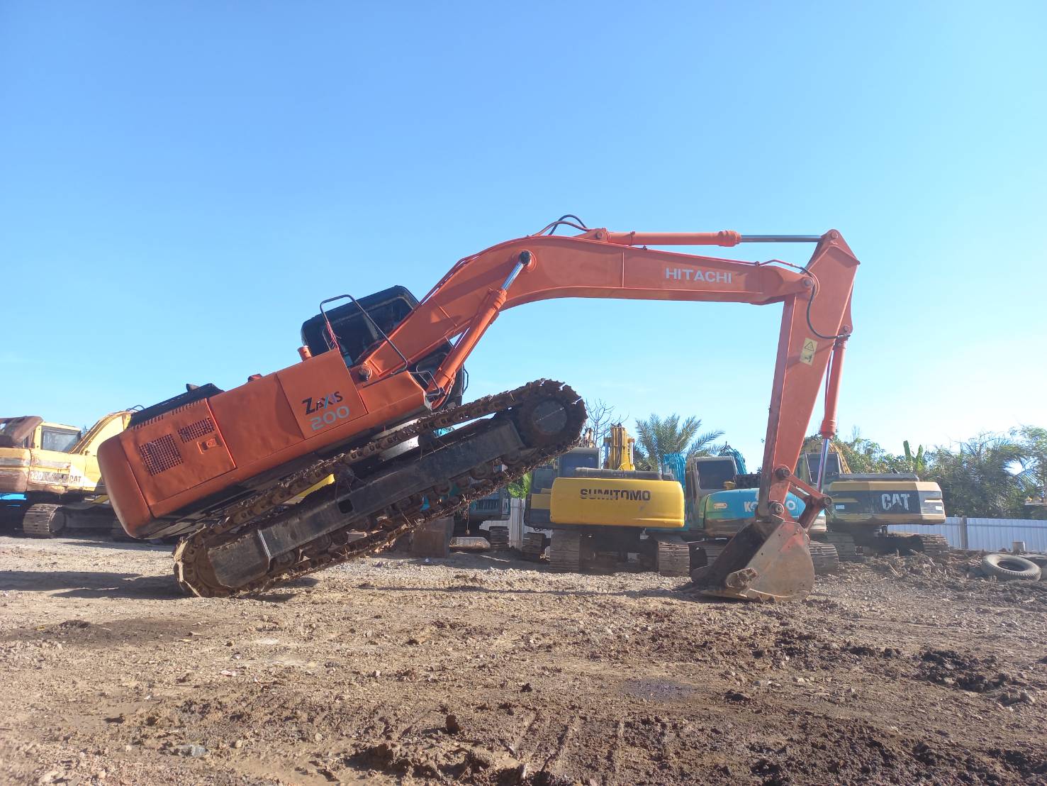 Hitachi Zx200-1 รถยอดนิยม สวยเทพ