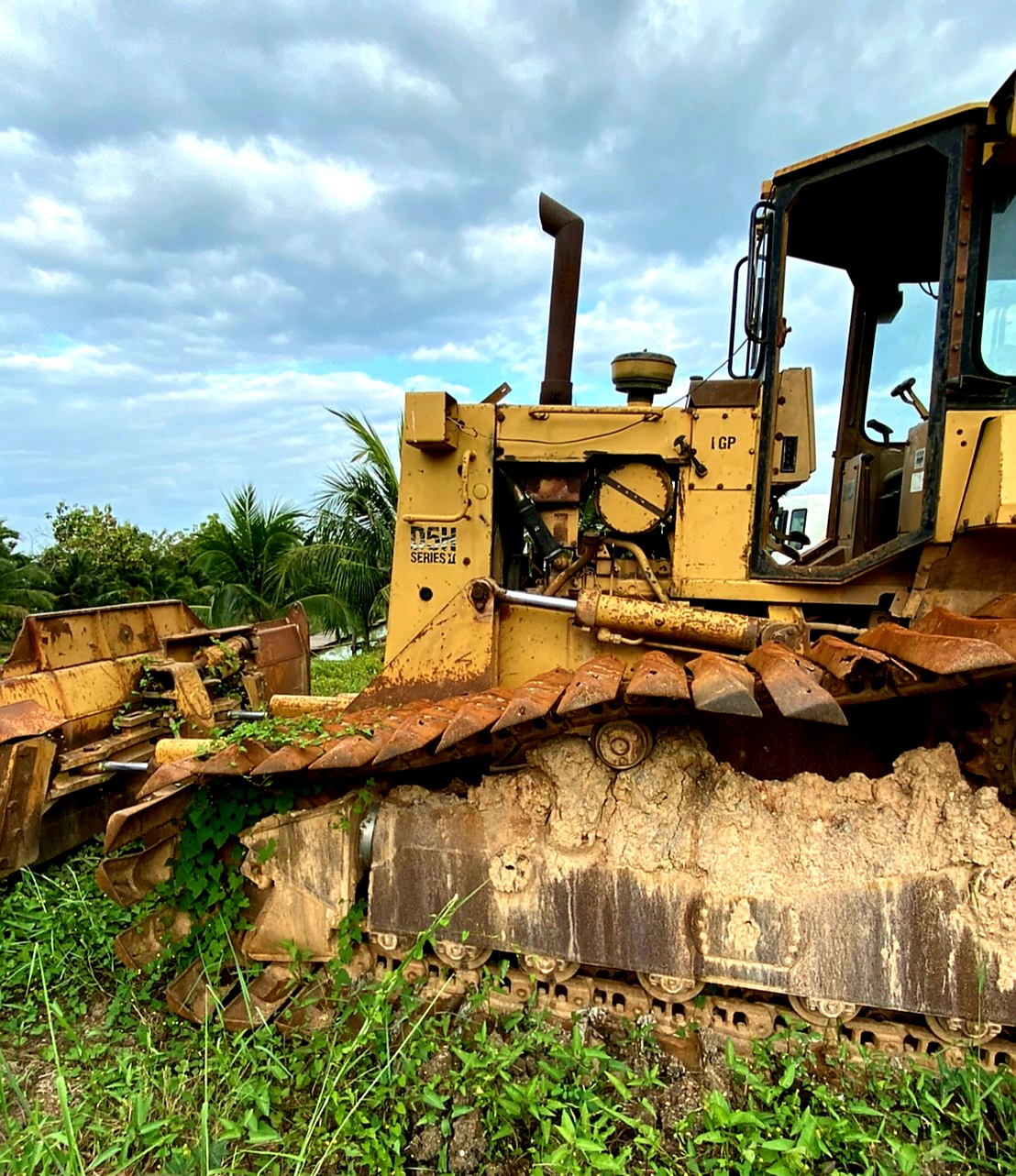 CAT D5H พร้อมใช้งานเอกสารซื้อขาย CAT D5H พร้อมใช้งานเอกสารซื้อขาย