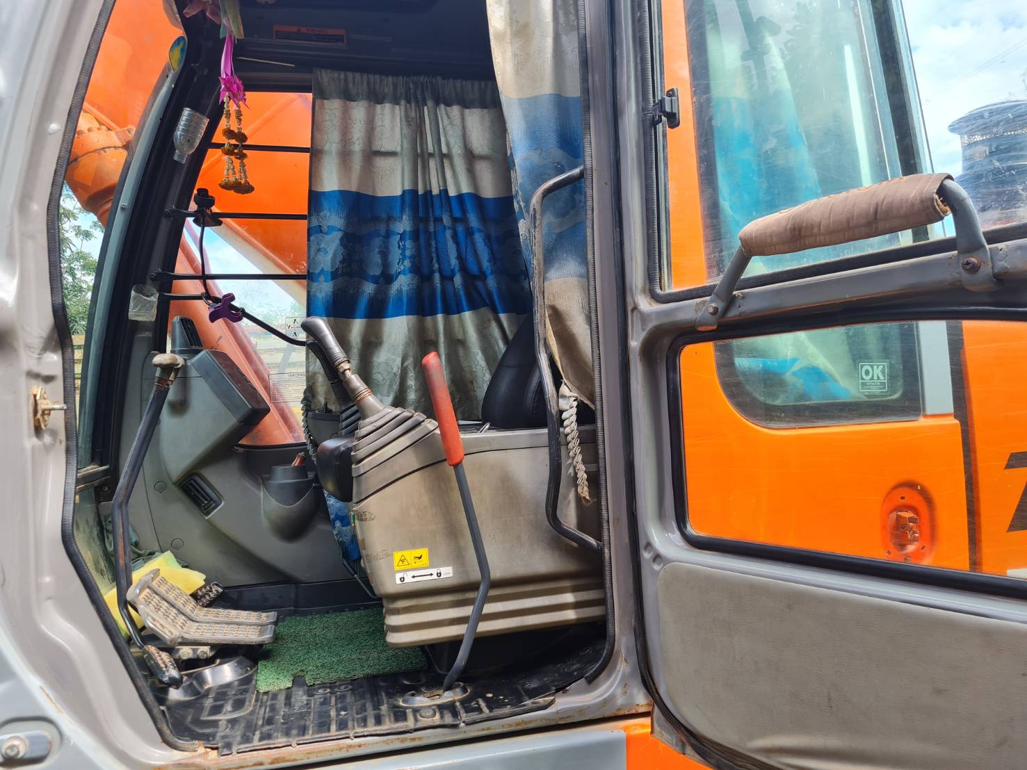 Hitachi Zx200-1 รถยอดนิยม สวยเทพ