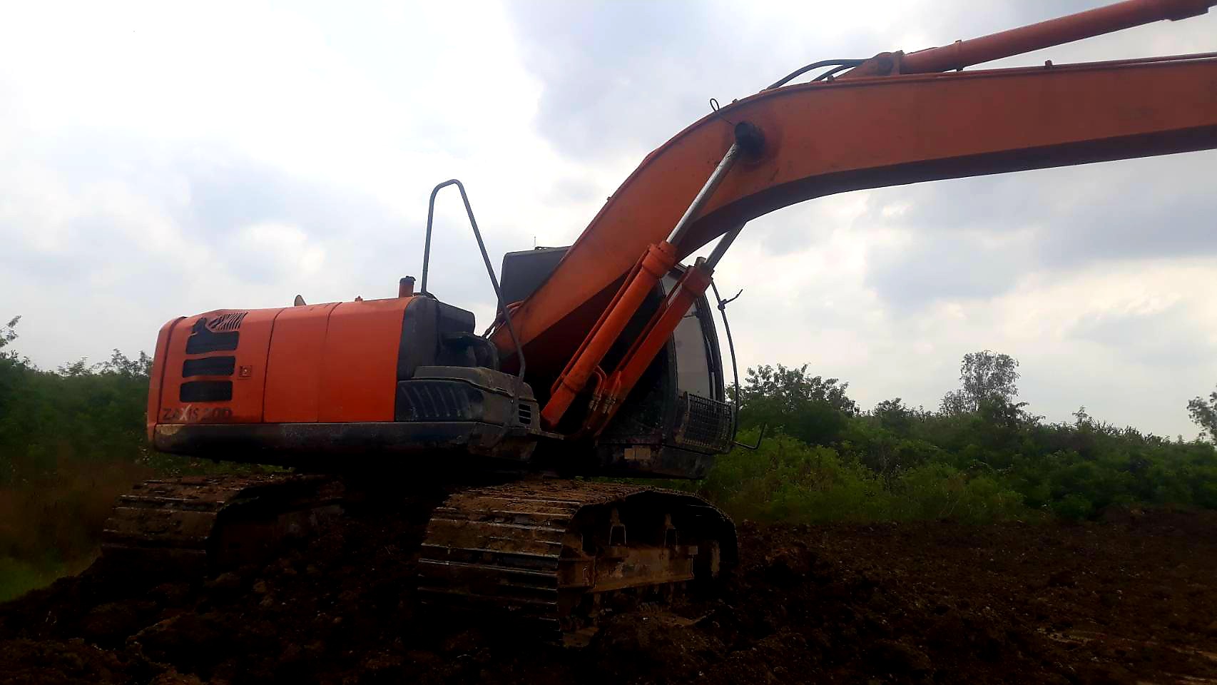 Hitachi Zx200-5G   รถสวยยอดนิยม