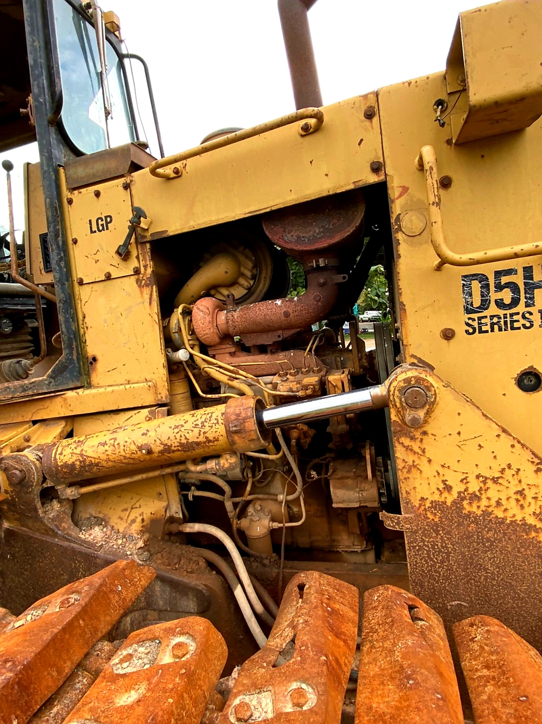 CAT D5H พร้อมใช้งานเอกสารซื้อขาย CAT D5H พร้อมใช้งานเอกสารซื้อขาย