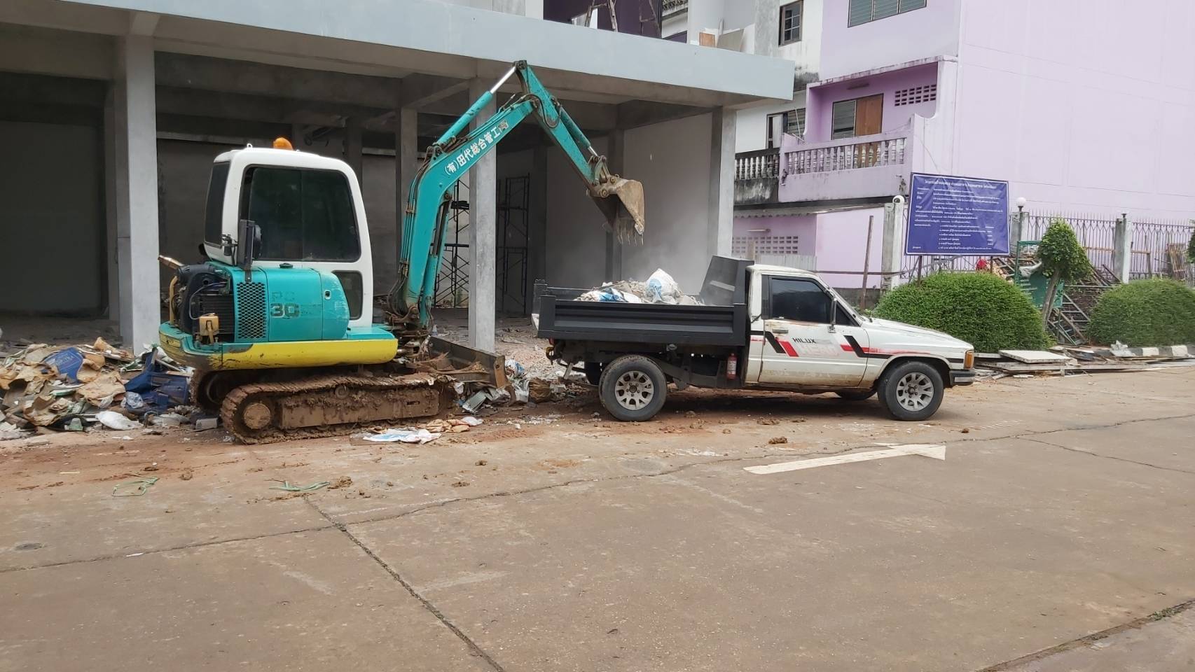 Komatsu pc 30-7 มีเก๋ง มีแอร์ พร้อมใช้งาน