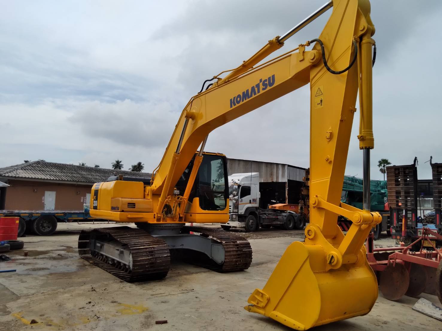 Komatsu pc200-7 พร้อมใช้งาน