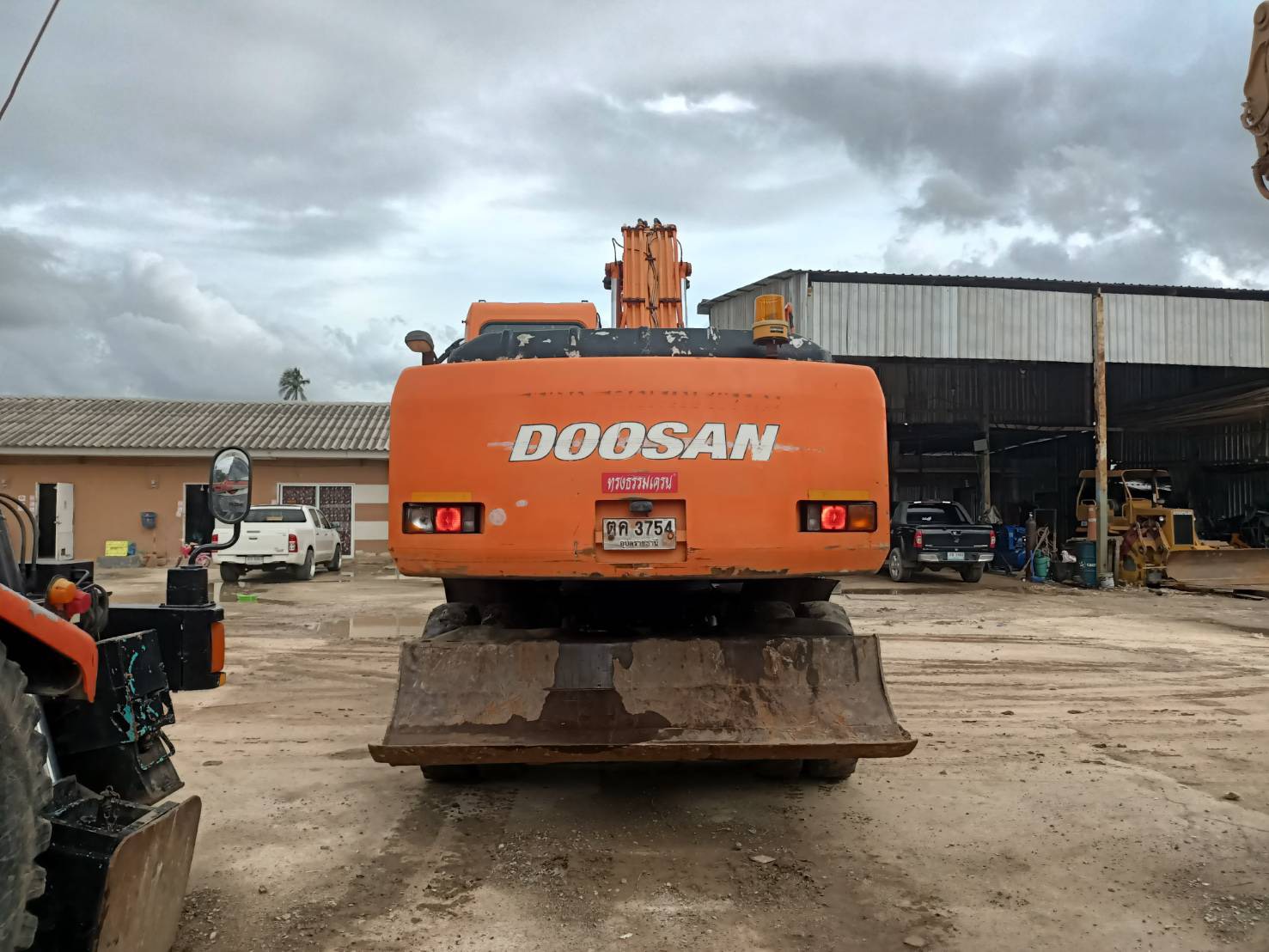 Doosan 210WV หล่อมาก  พร้อมใช้งาน