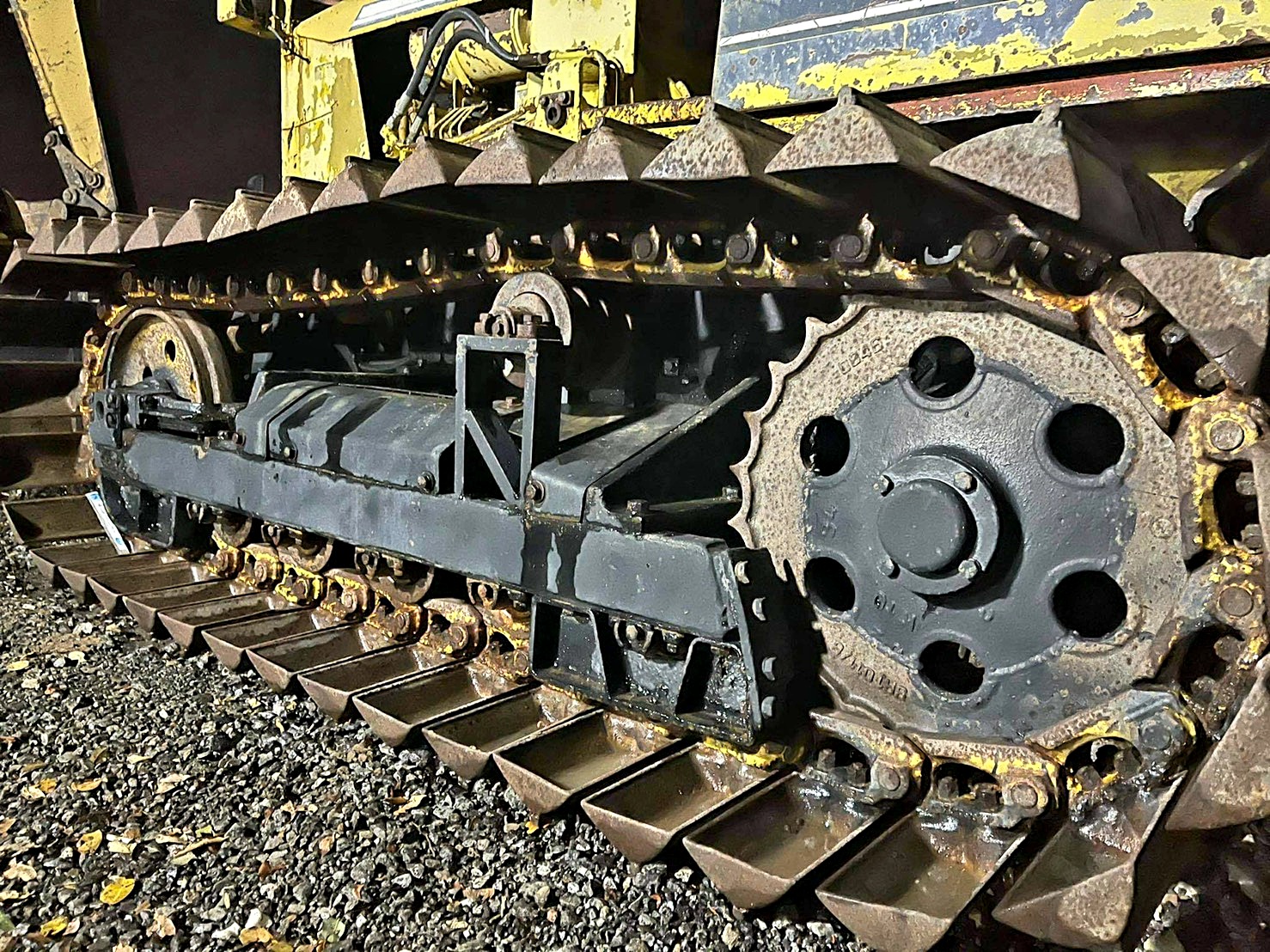Komatsu D2-6. เก่านอก แน่นทุกจุด Komatsu D2-6. เก่านอก แน่นทุกจุด