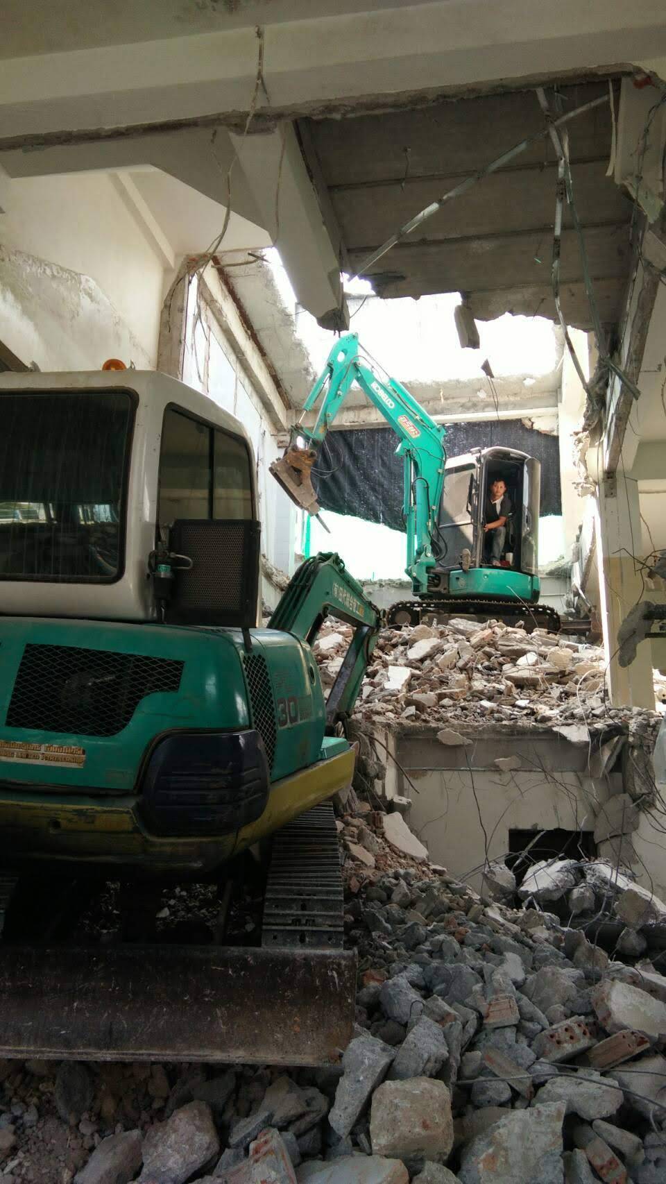 Komatsu pc 30-7 มีเก๋ง มีแอร์ พร้อมใช้งาน