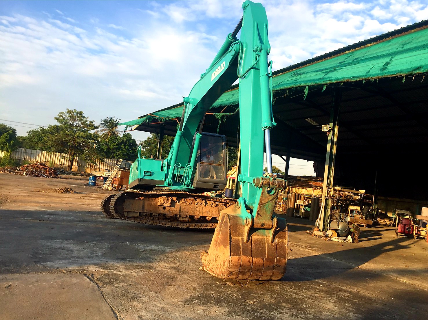 Kobelco sk200-2 พร้อมใช้งาน