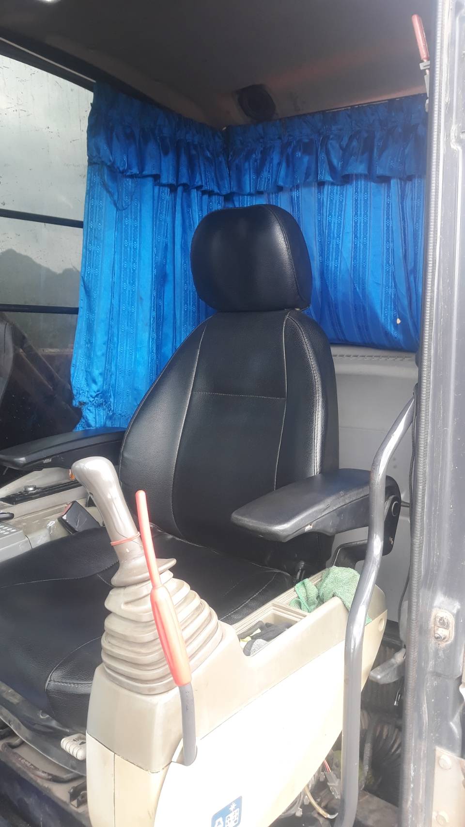 Hitachi Zx200-5G   รถสวยยอดนิยม