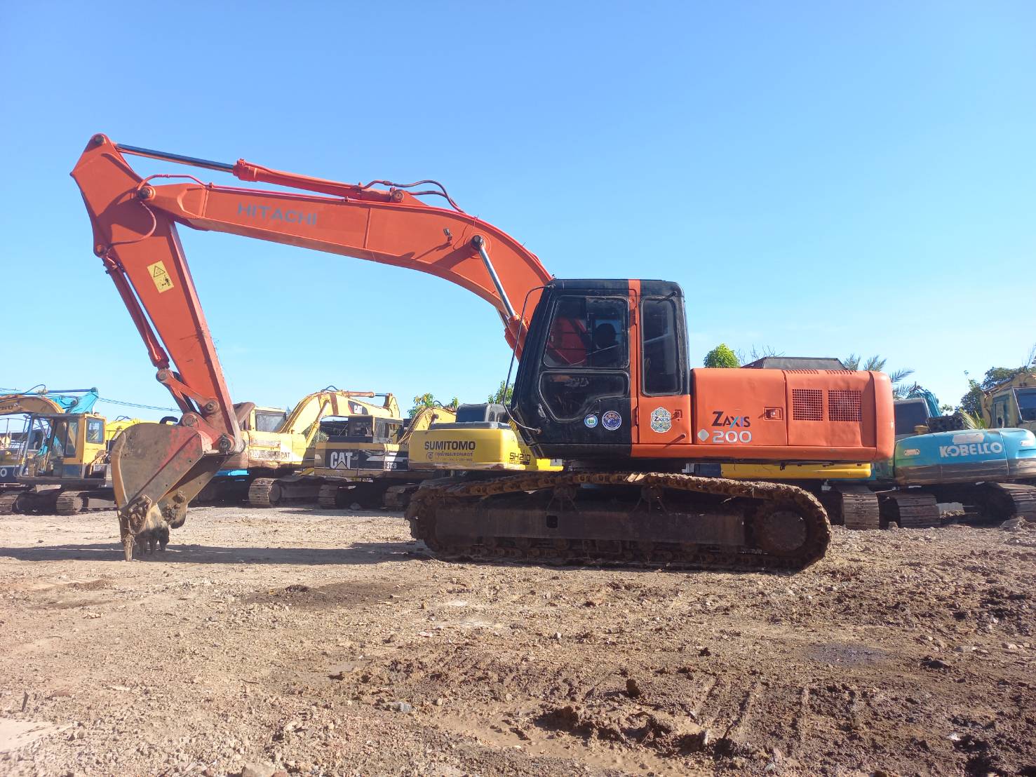 Hitachi Zx200-1 รถยอดนิยม สวยเทพ