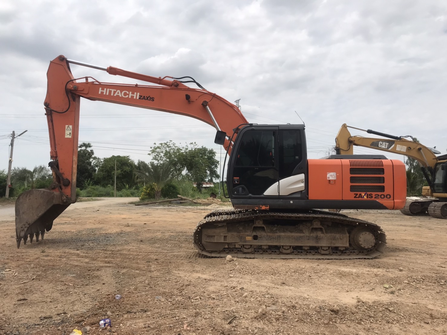 HITACHI ZX200-5G พร้อมใช้งาน 4000 ชั่วโมง
