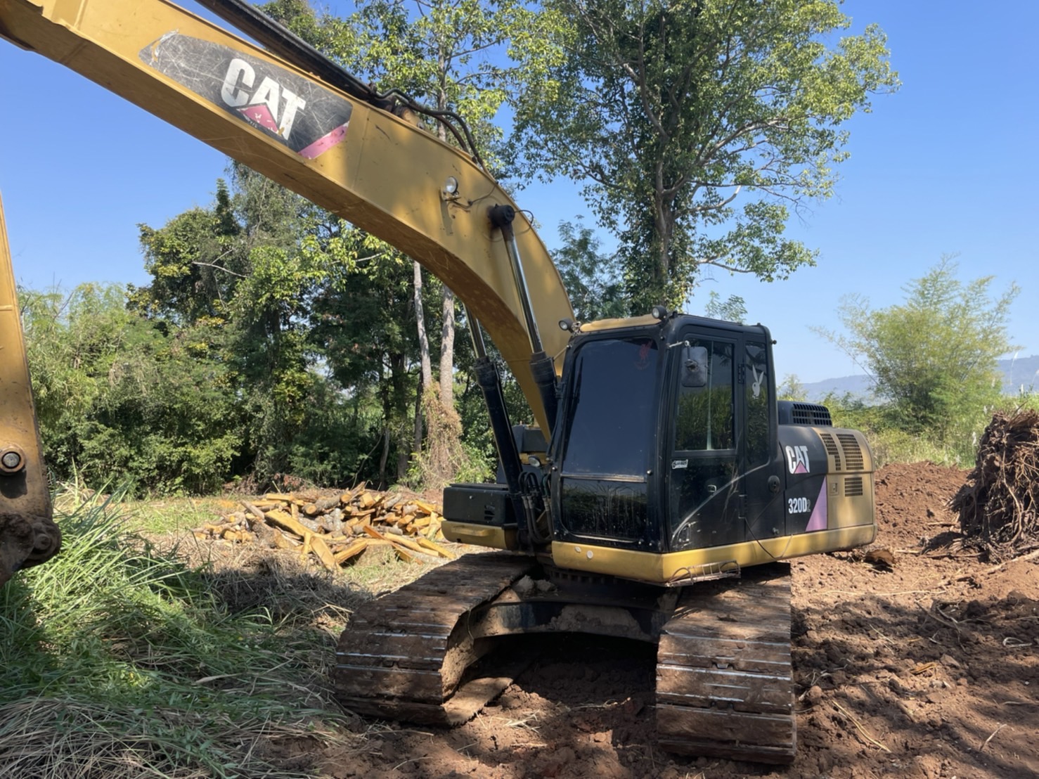 CAT320D2 พร้อมใช้งาน 11,000 ชั่วโมง CAT320D2 พร้อมใช้งาน 11,000 ชั่วโมง