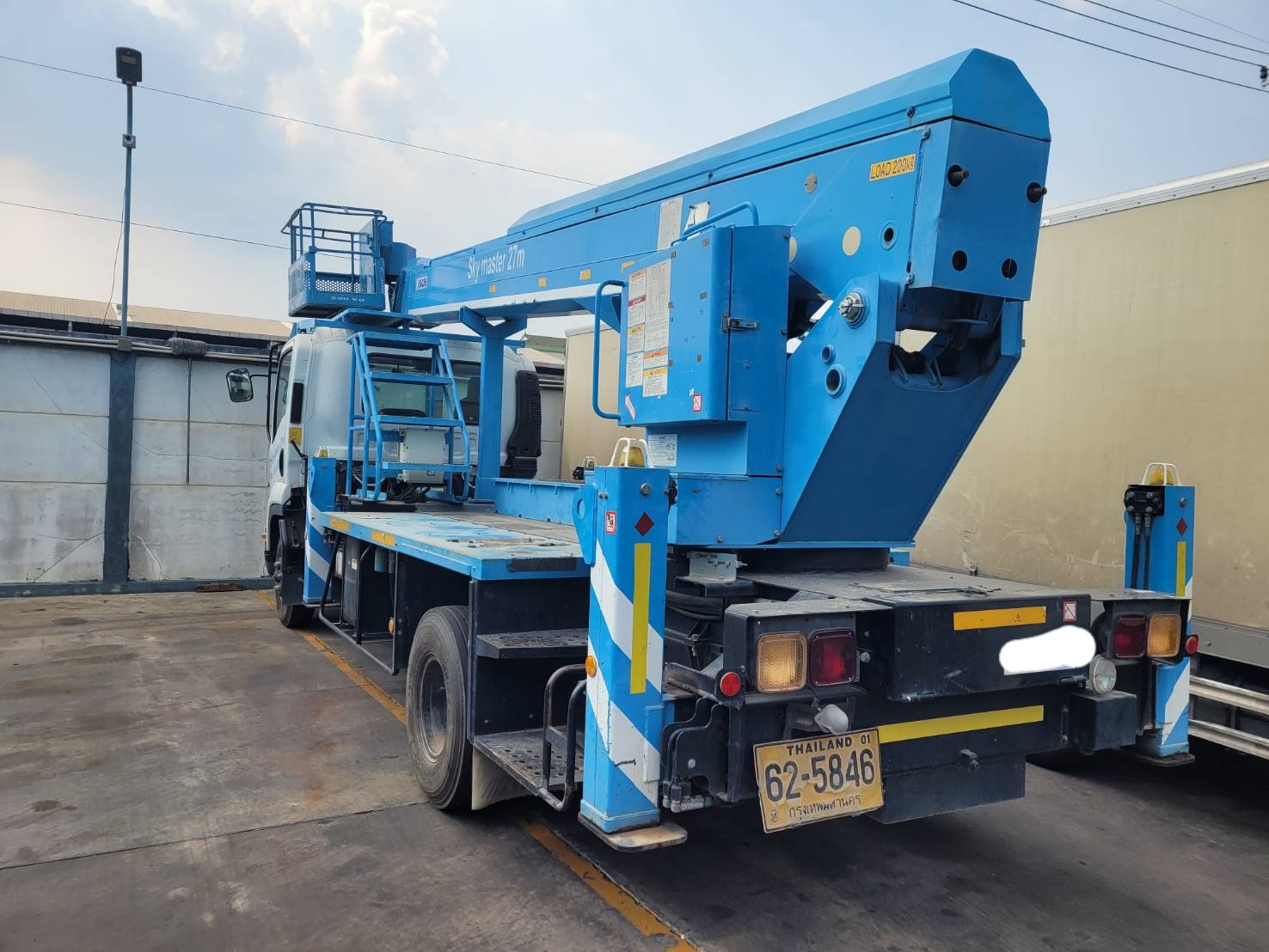 ISUZU 210 แรงรถกระเช้าสูง 27 เมตร