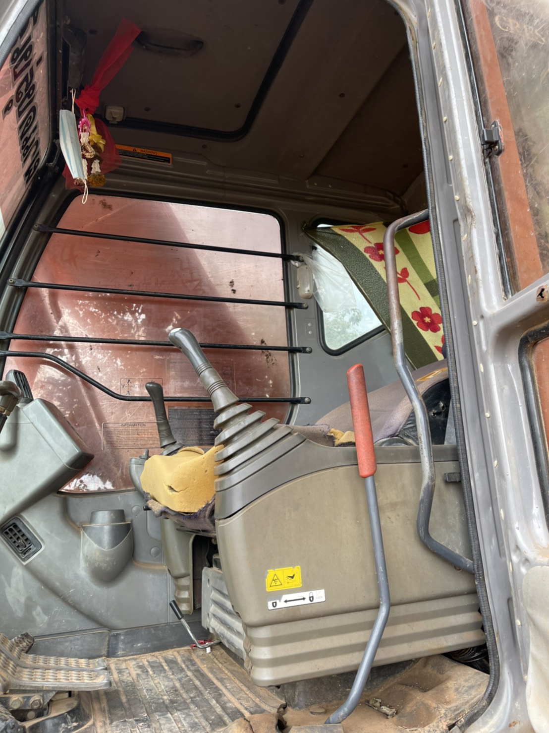 Hitachi Zx200-1 รถยอดนิยม หล่อขั้นเทพ