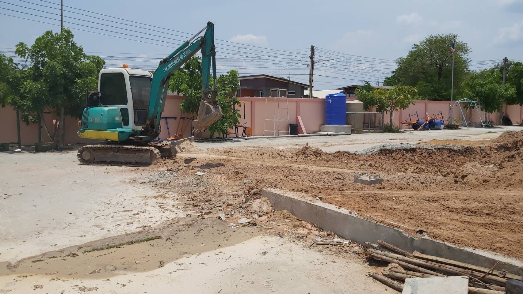 Komatsu pc 30-7 มีเก๋ง มีแอร์ พร้อมใช้งาน