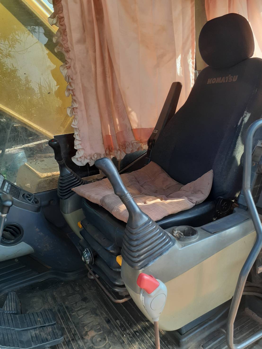 Komatsu pc200-8 พร้อมใช้งาน