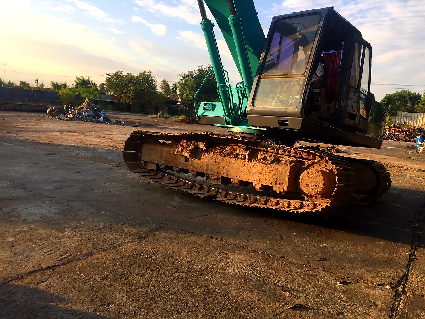 Kobelco sk200-2 พร้อมใช้งาน