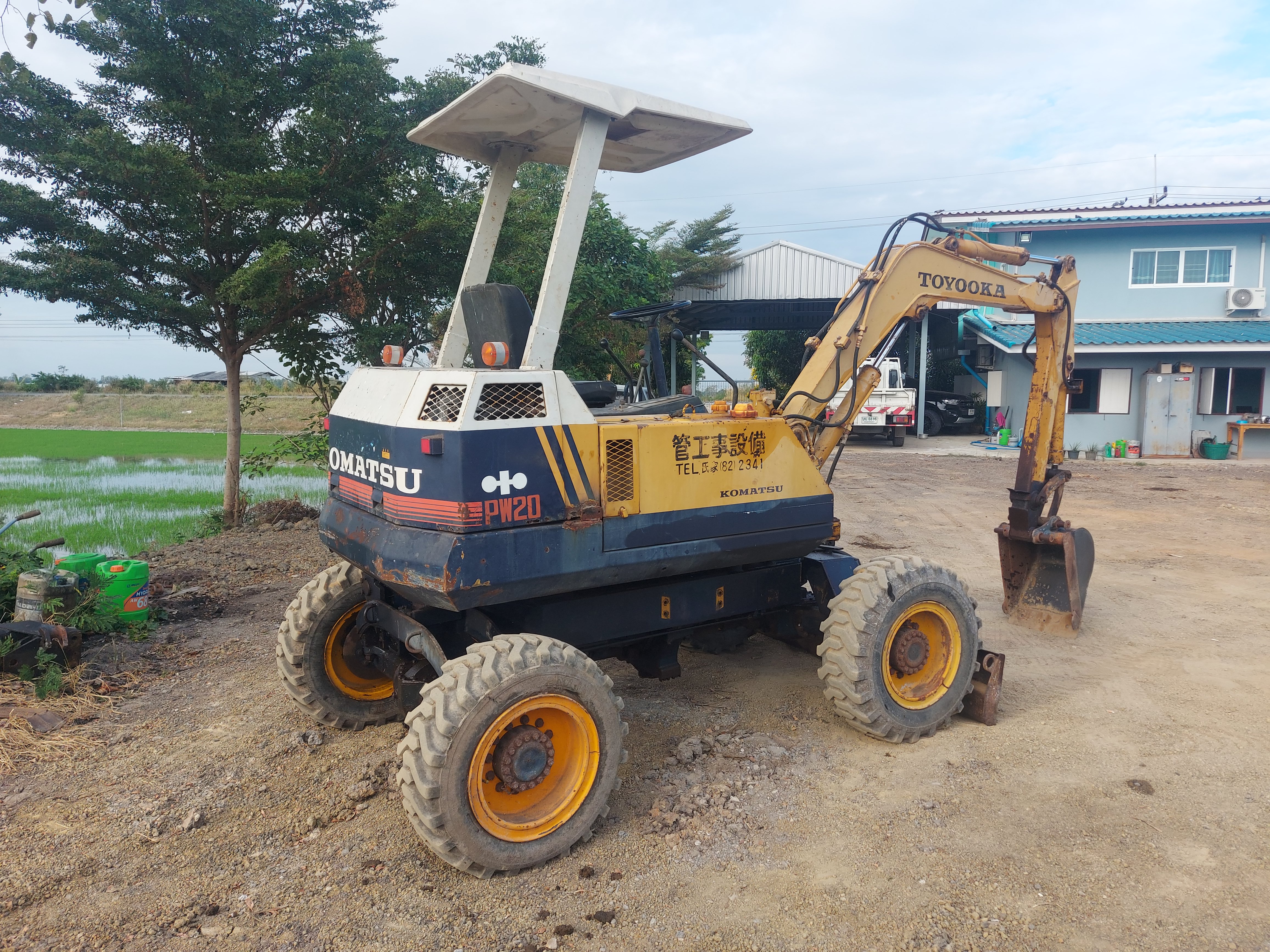 รถขุดล้อยาง4x4 pw20