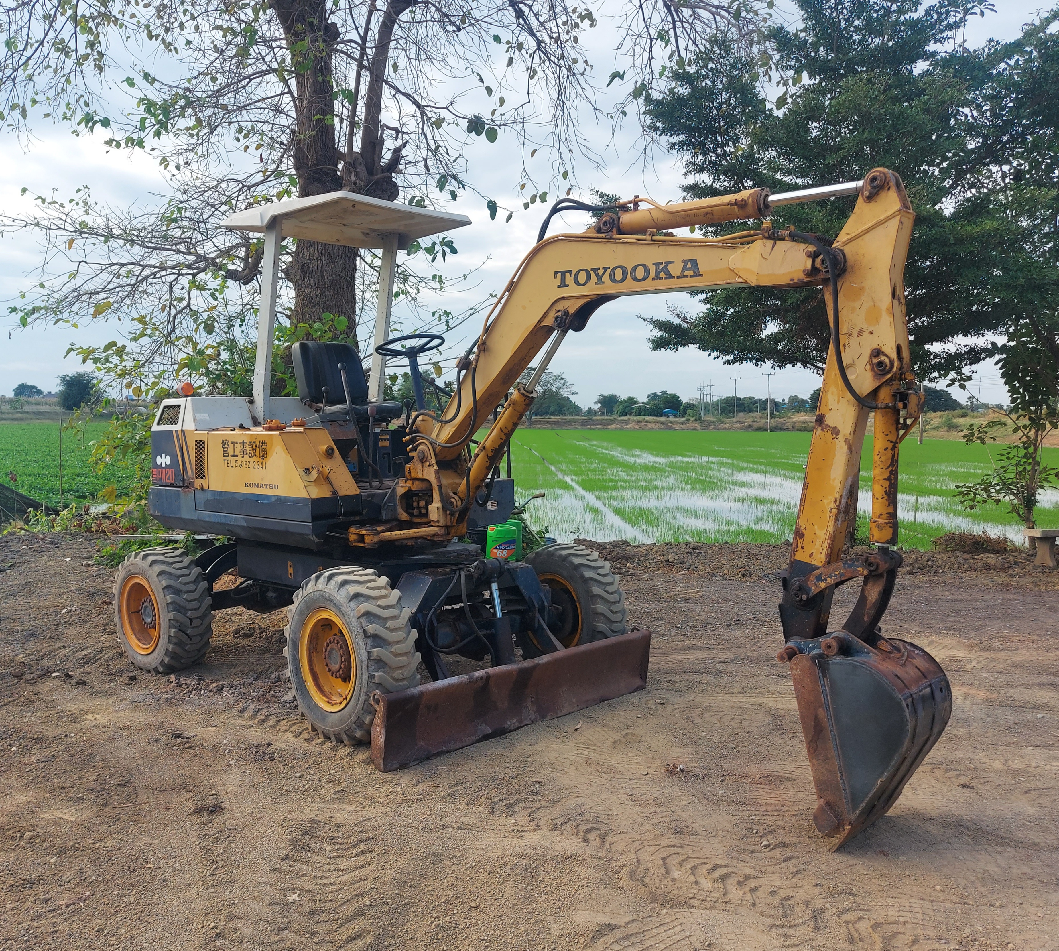 รถขุดล้อยาง4x4 pw20 รถขุดล้อยาง4x4 pw20