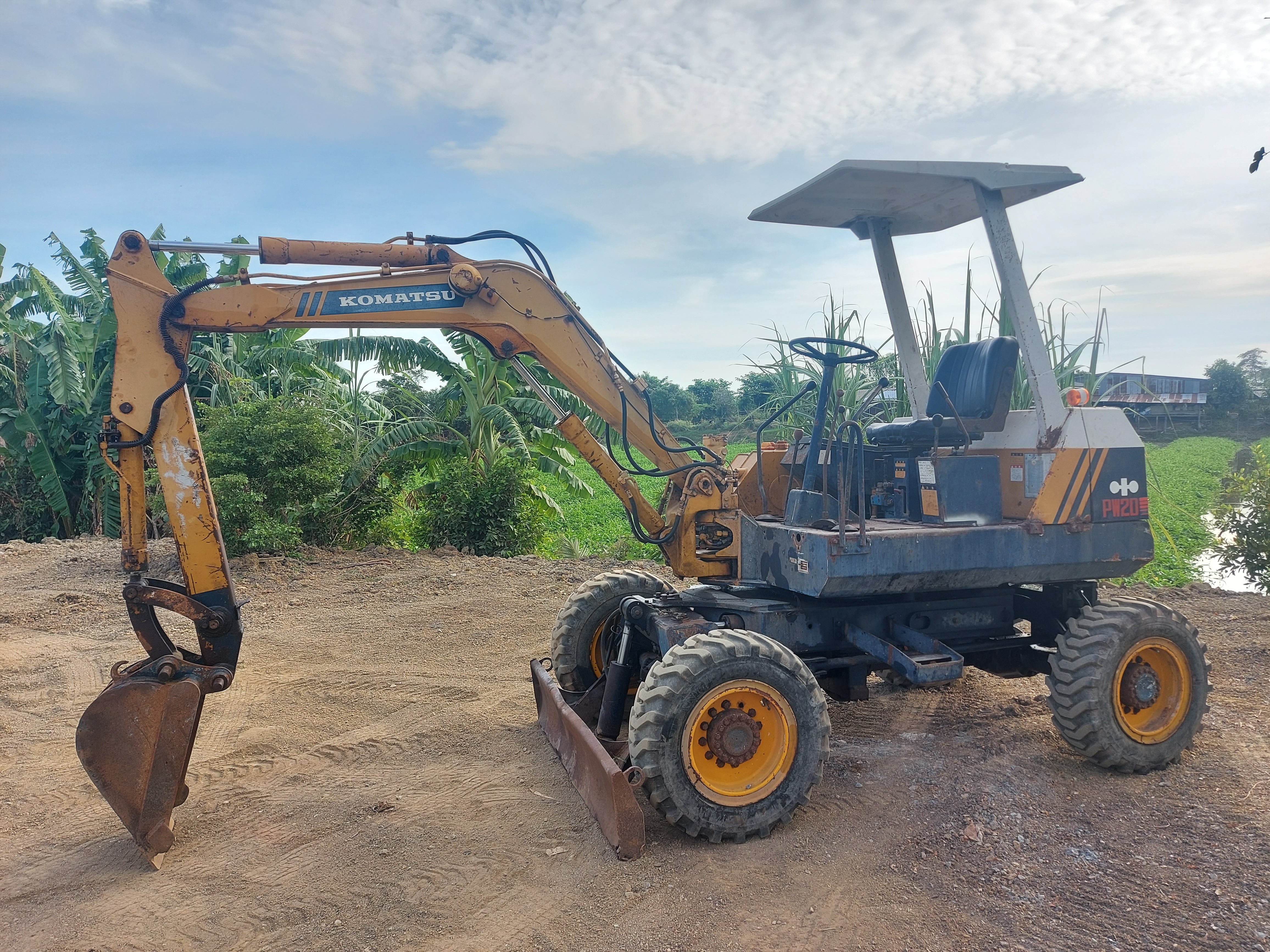 รถขุดล้อยาง4x4 pw20 รถขุดล้อยาง4x4 pw20