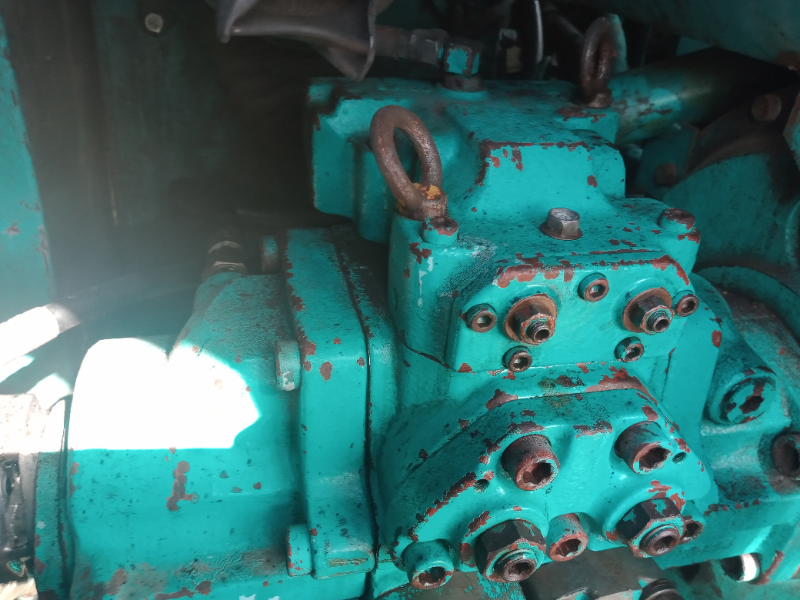 แบ็คโฮ KOBELCO SK100