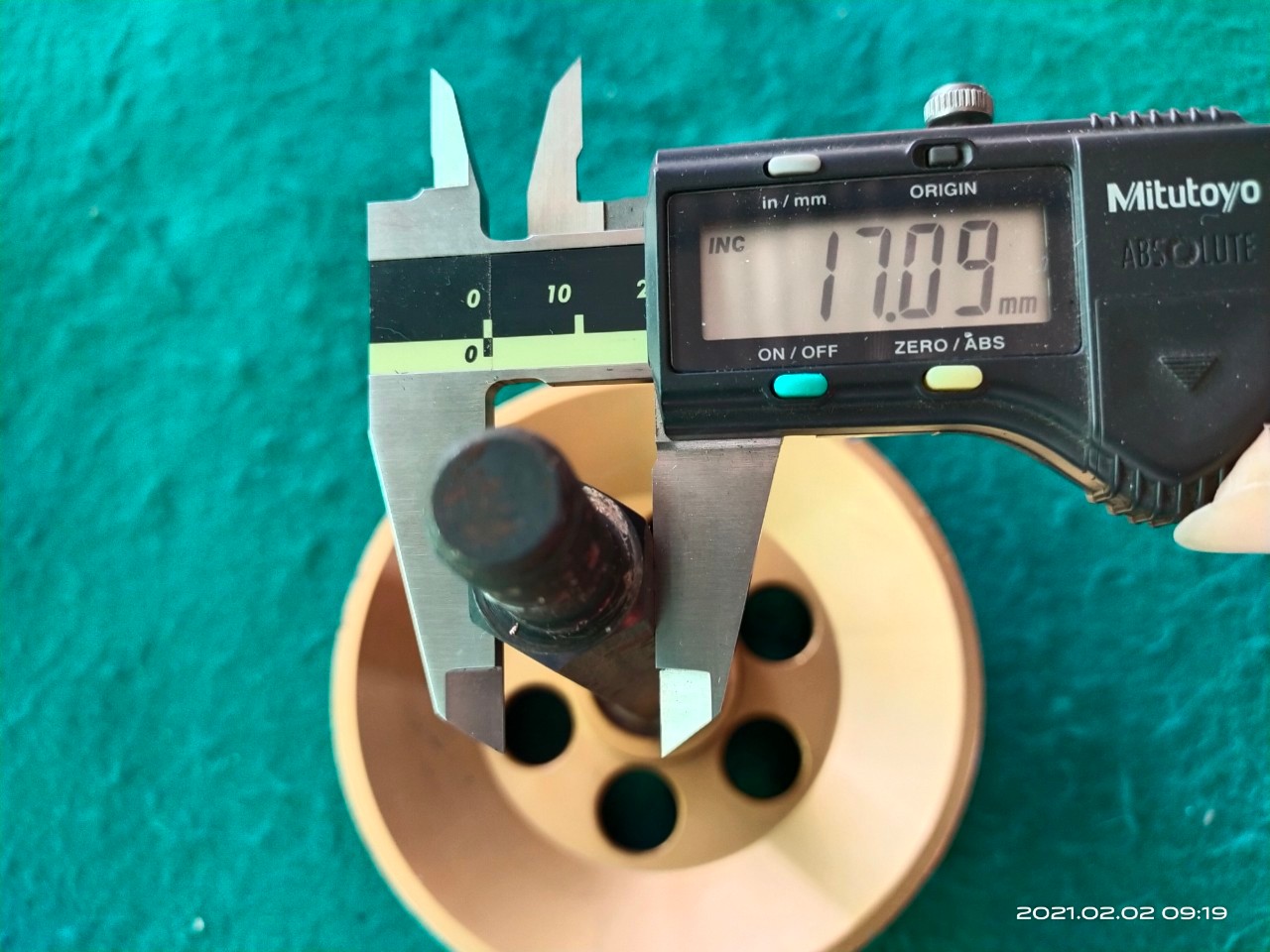 มูเล่ย์อลูมิเนียม ขนาด 4.5 นิ้ว 1 ร่อง ลูกปืนหมุนลื่นดี สภาพดี ราคาอันละ 100 บาทไม่รวมส่ง มี 23 อันค