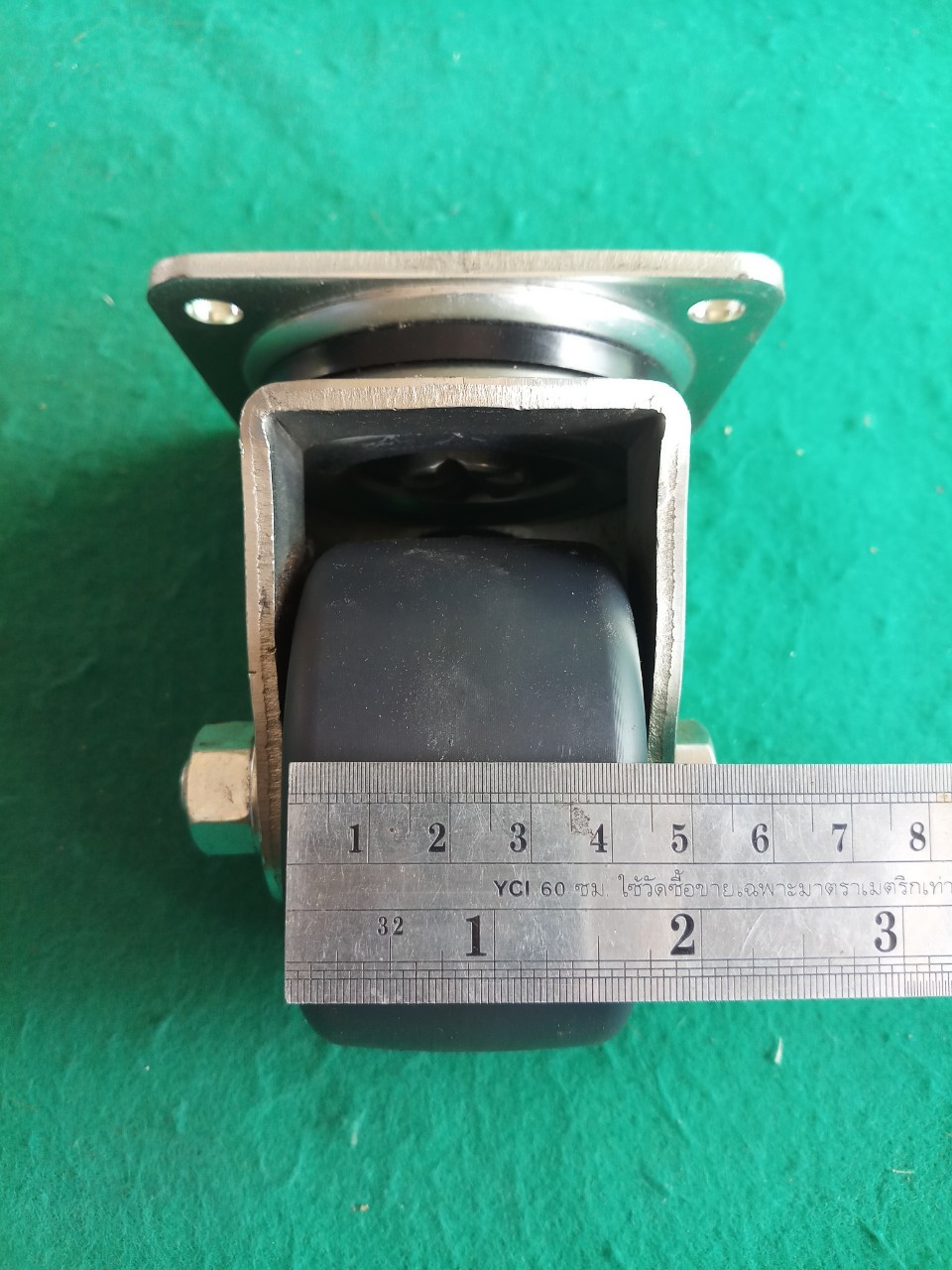 ลูกล้อ ขนาด 3 นิ้ว หน้ากว้างเกือบ 2 นิ้ว หมุนได้รอบ 4 ล้อ โครงล้อหนามาก รับน้ำหนักได้หลายร้อยโล สภาพสวยมาก ไม่มีสนิม ล้อลื่นดี จัดชุด 4 ล้อ ราคาชุดละ 500 บาท+90 ค่าส่ง มี 100 ชุดค่ะ