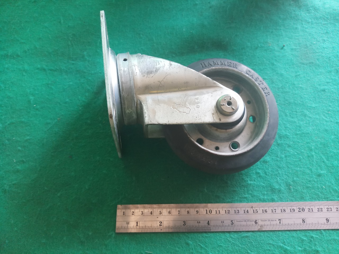 ลูกล้อ ขนาด 5 นิ้ว ยี่ห้อ HAMMER สูง 17 ซม. หมุนได้รอบ 4 ล้อ มีเบรก 2 ล้อ ล้อเป็นเนื้อยาง ใสนิ่มพื้นไม่เป็นรอย ยางดี โครงหนาแข็งแรง รับน้ำหนักได้ดี ราคาชุดละ 650 บาท+100 ค่าส่ง มี 8 ชุดค่ะ