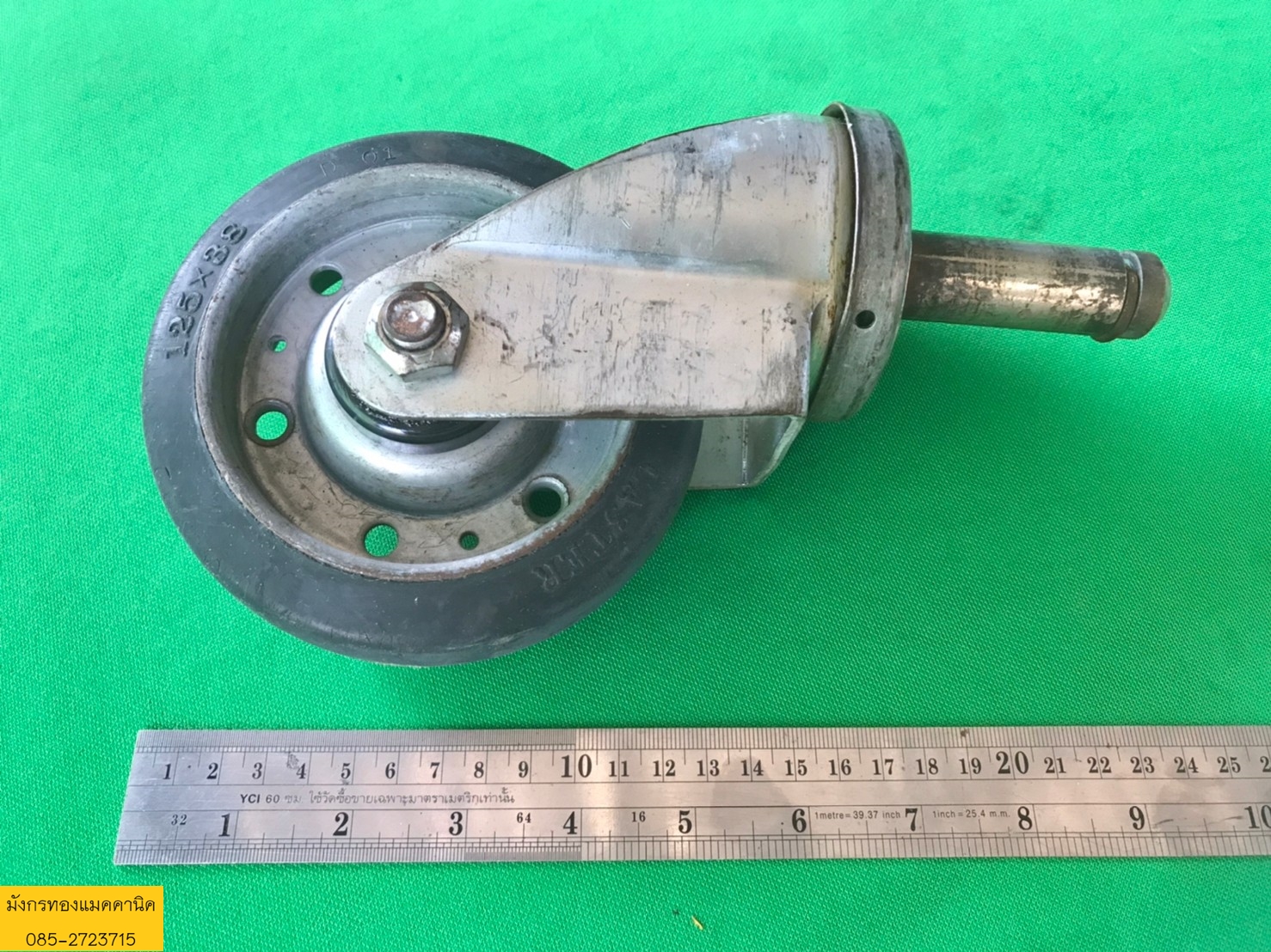 ลูกล้อ HAMMER ขนาด 5 นิ้ว มีเบรก 2 ล้อ ล้อหมุนได้ 4 ล้อ ล้อยางแน่นๆ เข็นไม่ดัง ไม่เป็นรอยค่ะ ล้อลื่นดี แข็งแรงรับน้ำหนักได้ดี ราคาชุดละ 600 บาทไม่รวมส่งค่ะ มี 1 ชุด