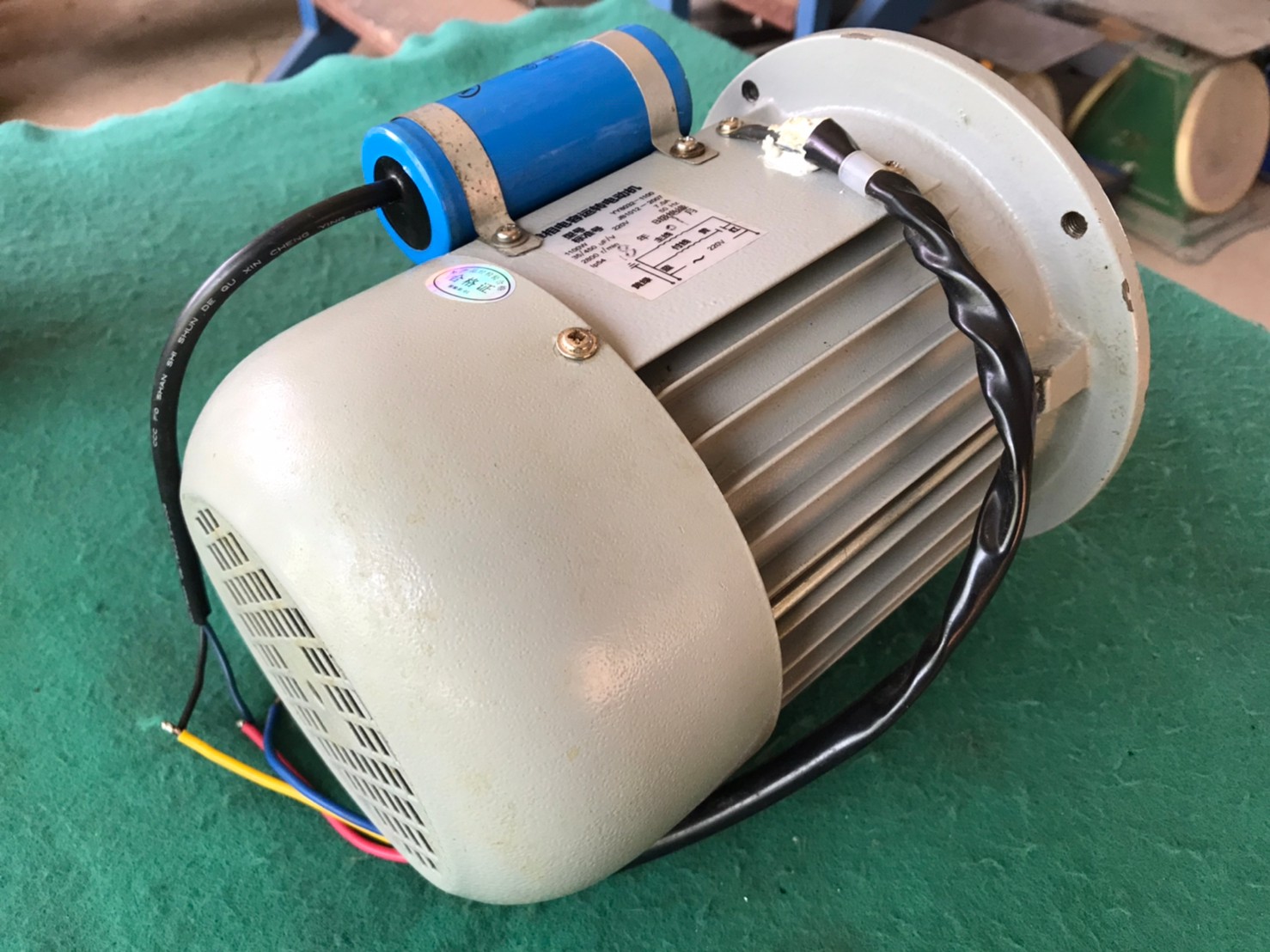 มอเตอร์ ขนาด 1100w ใช้ไฟ 220v ความเร็วรอบ 2800 รอบต่อนาที สภาพดี ราคา 2,500 บาทไม่รวมส่งค่ะ