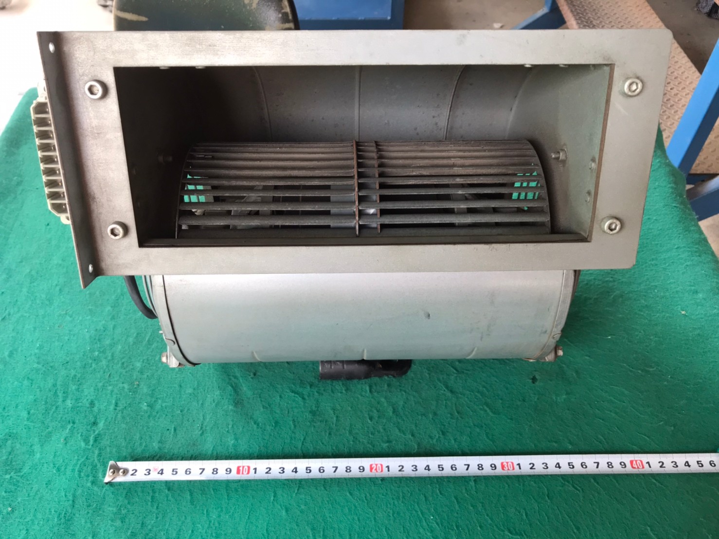 พัดลมหอยโข่ง ยี่ห้อ ebmpapst ใช้ไฟสามเฟส 230/400v 700w 2700min ช่องลมออกขนาด 10x27 ซม. ลมแรงมาก สภาพดี ใช้งานได้ปกติ ราคา 2,000 บาทรวมส่งค่ะ