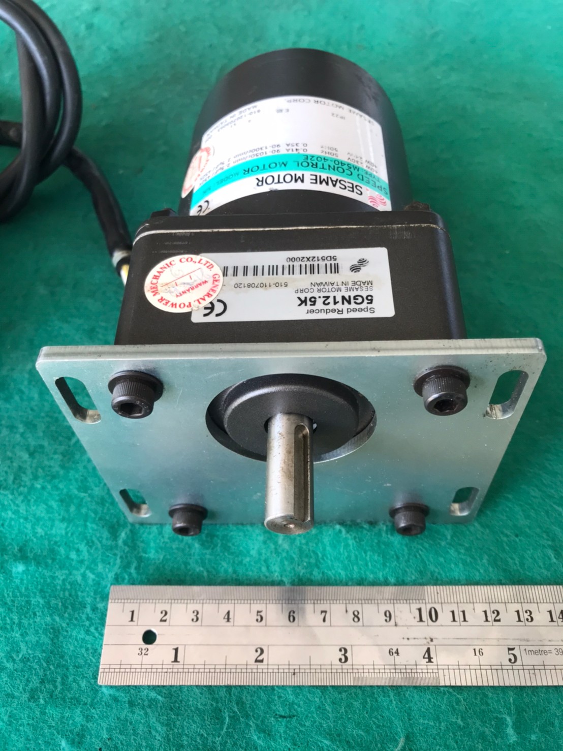 มอเตอร์เกียร์ SESAME MOTER  ขนาด 40w ใช้ไฟ 220v  ความเร็วรอบ 84 รอบ/นาที  พร้อมกล่องปรับรอบมอเตอร์ สภาพดี ใช้งานได้ปกติ ราคาชุดละ 2,000 บาทส่งฟรีค่ะ มี 2 ชุด